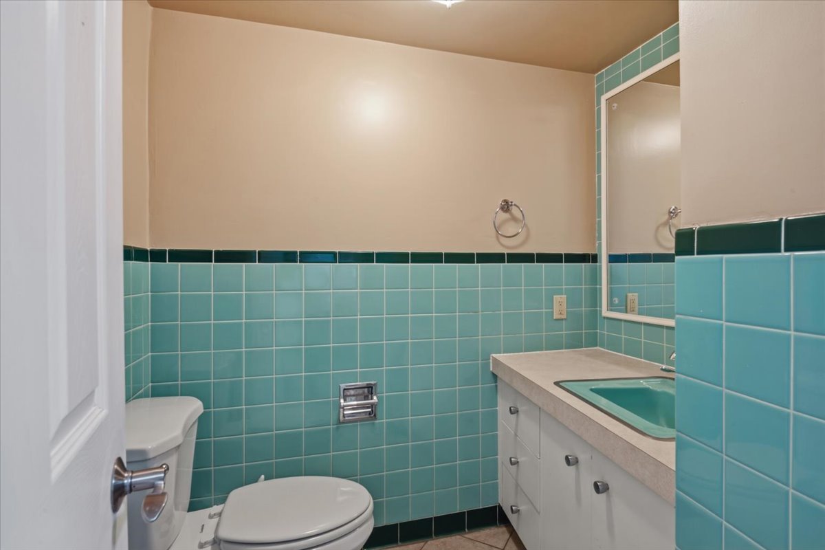 26-Half Bath.jpg