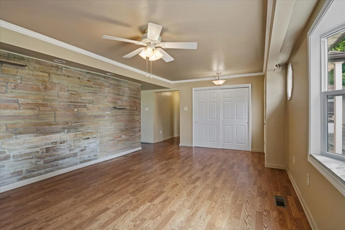 10-Living Room.jpg