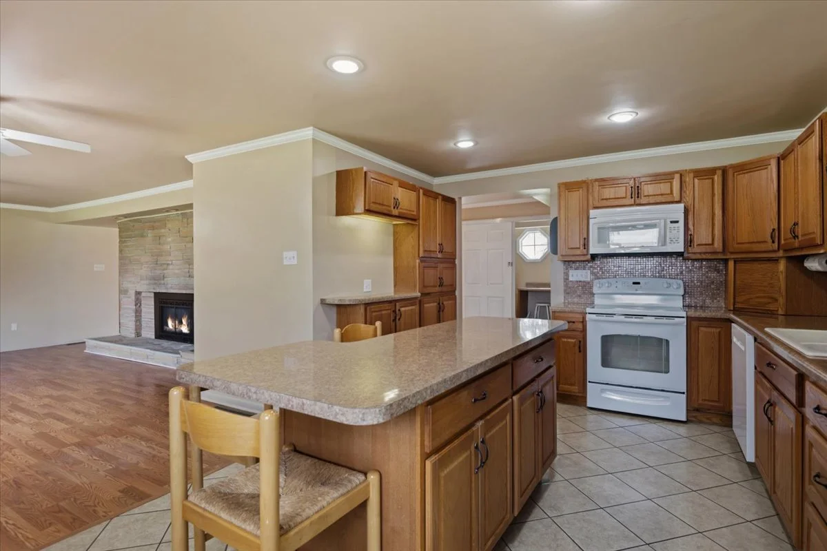 17-Kitchen.jpg