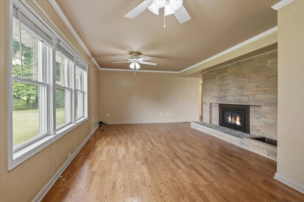 13-Dining Room.jpg