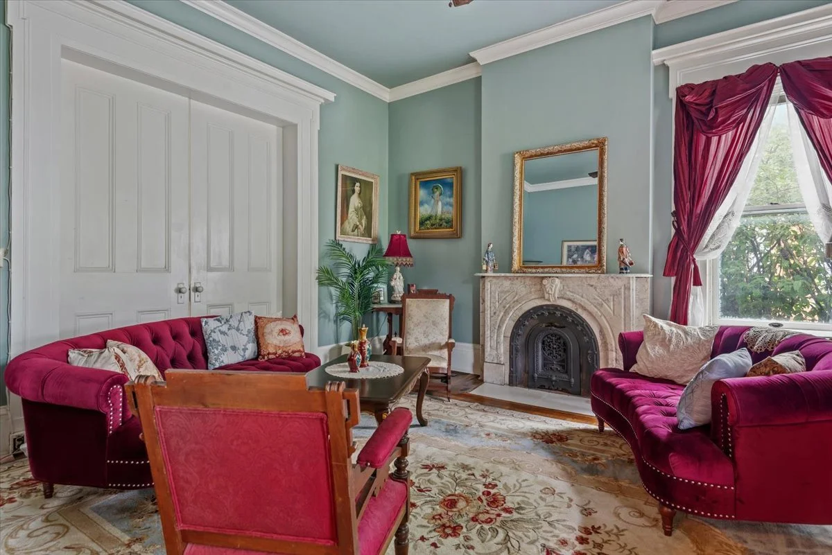 08-Living Room.jpg