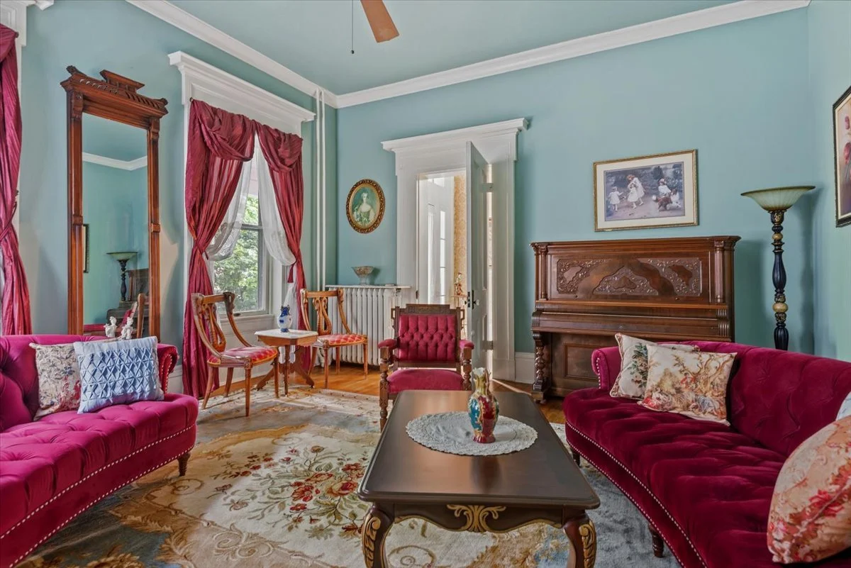 10-Living Room.jpg
