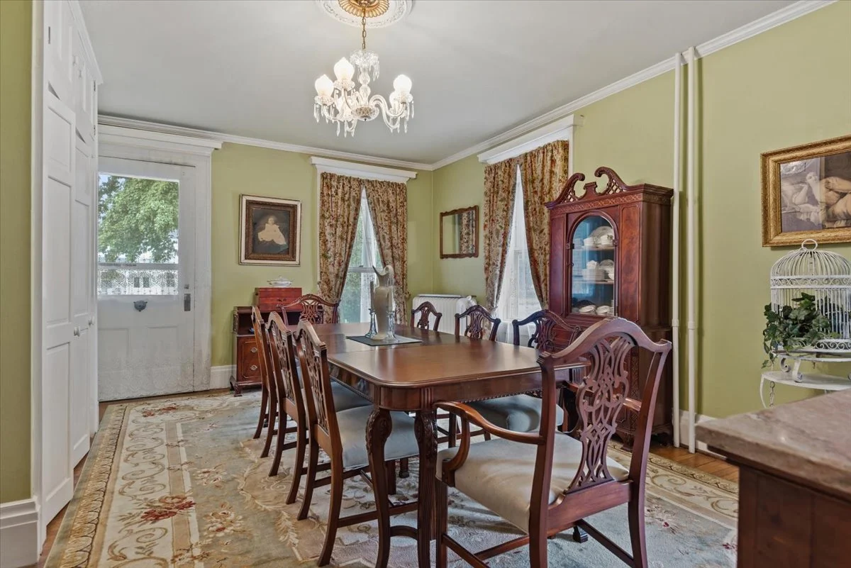 16-Dining Room.jpg