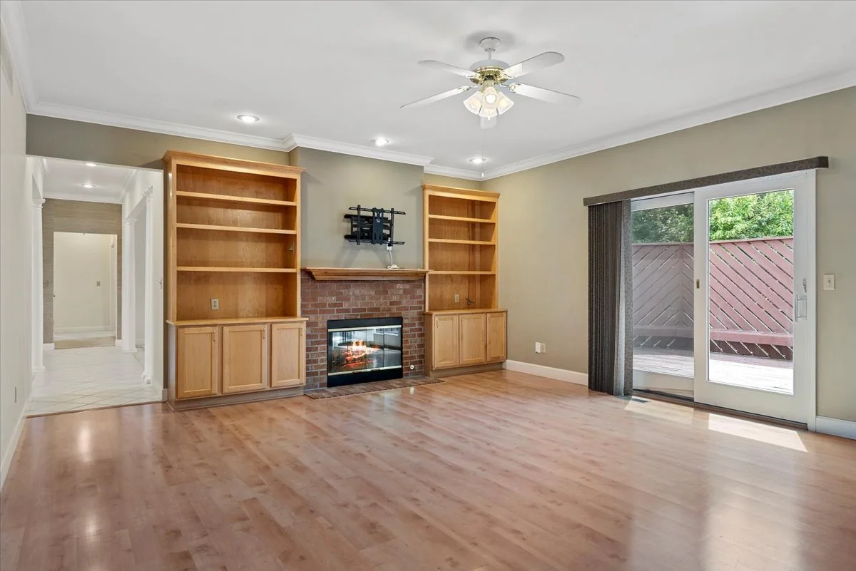 19-Family Room.jpg