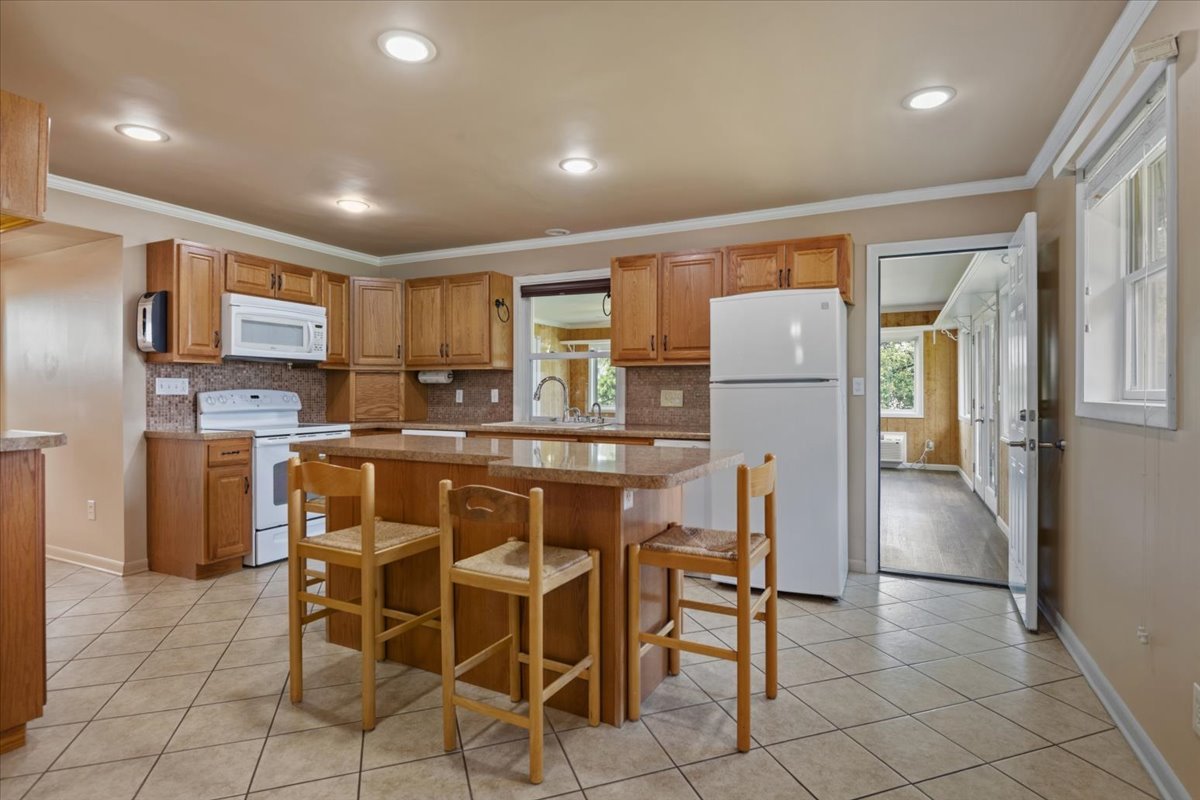 14-Kitchen.jpg