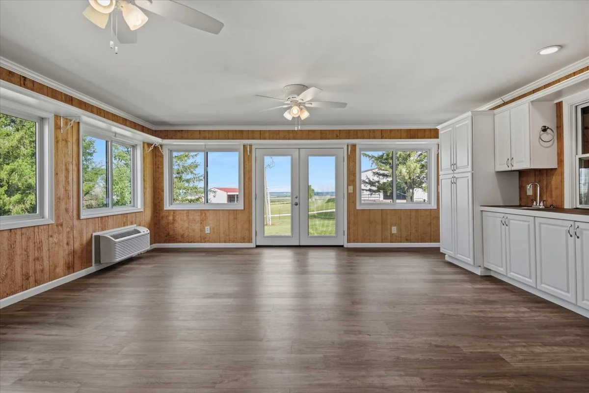 23-Sun Room.jpg