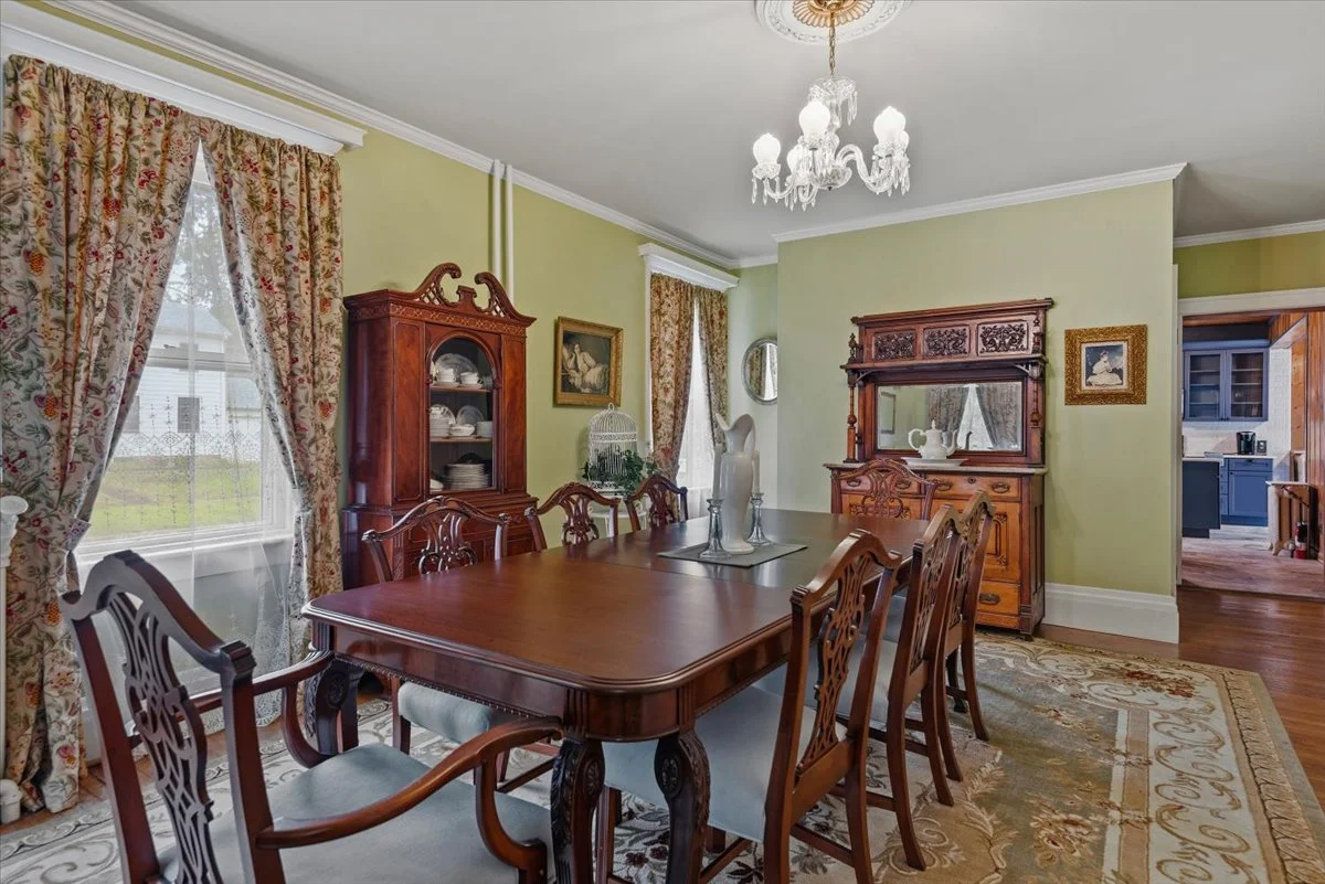 18-Dining Room.jpg