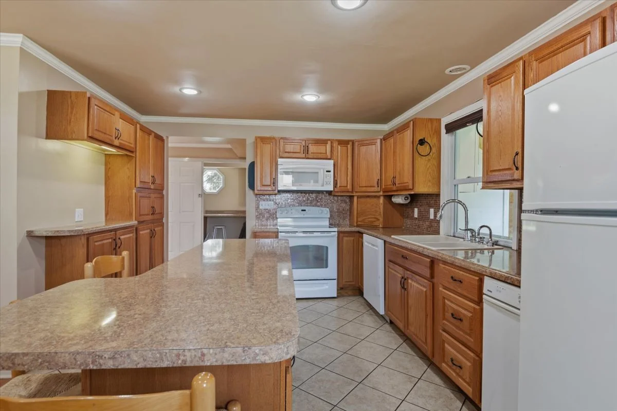 16-Kitchen.jpg