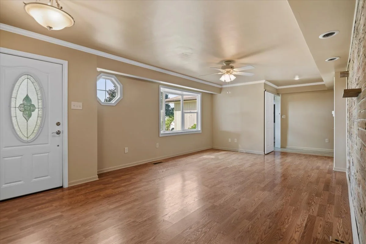 08-Living Room.jpg