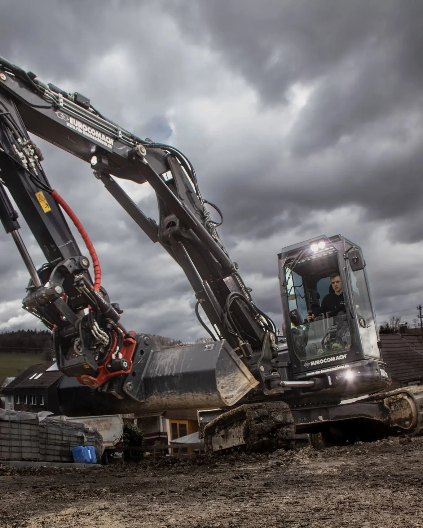 Unser 10 Tonnen Kettenbagger!😍💪

Mit bester Ausstattung auf dem Markt @rototilt_germany @rototilt 

Durch unseren Rototilt, wird viel Zeit und Diesel gespart, dadurch sind wir Effizienter, Umweltfreundlicher und Schneller!🤗

Danke an @agrarfilmer_