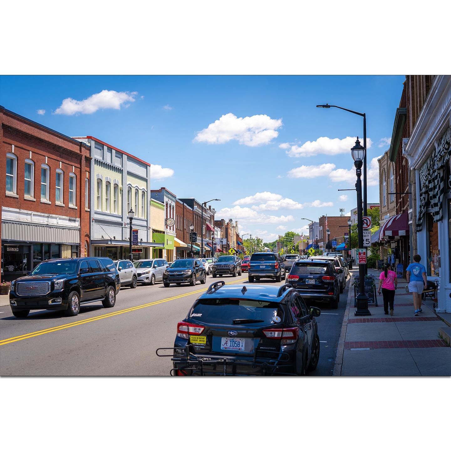 Photography of downtown Mooresville, North Carolina 

#photography #northcarolina #mooresville #smalltown #downtown #mooresvillenc #lakenorman #epicchophouse #ontap