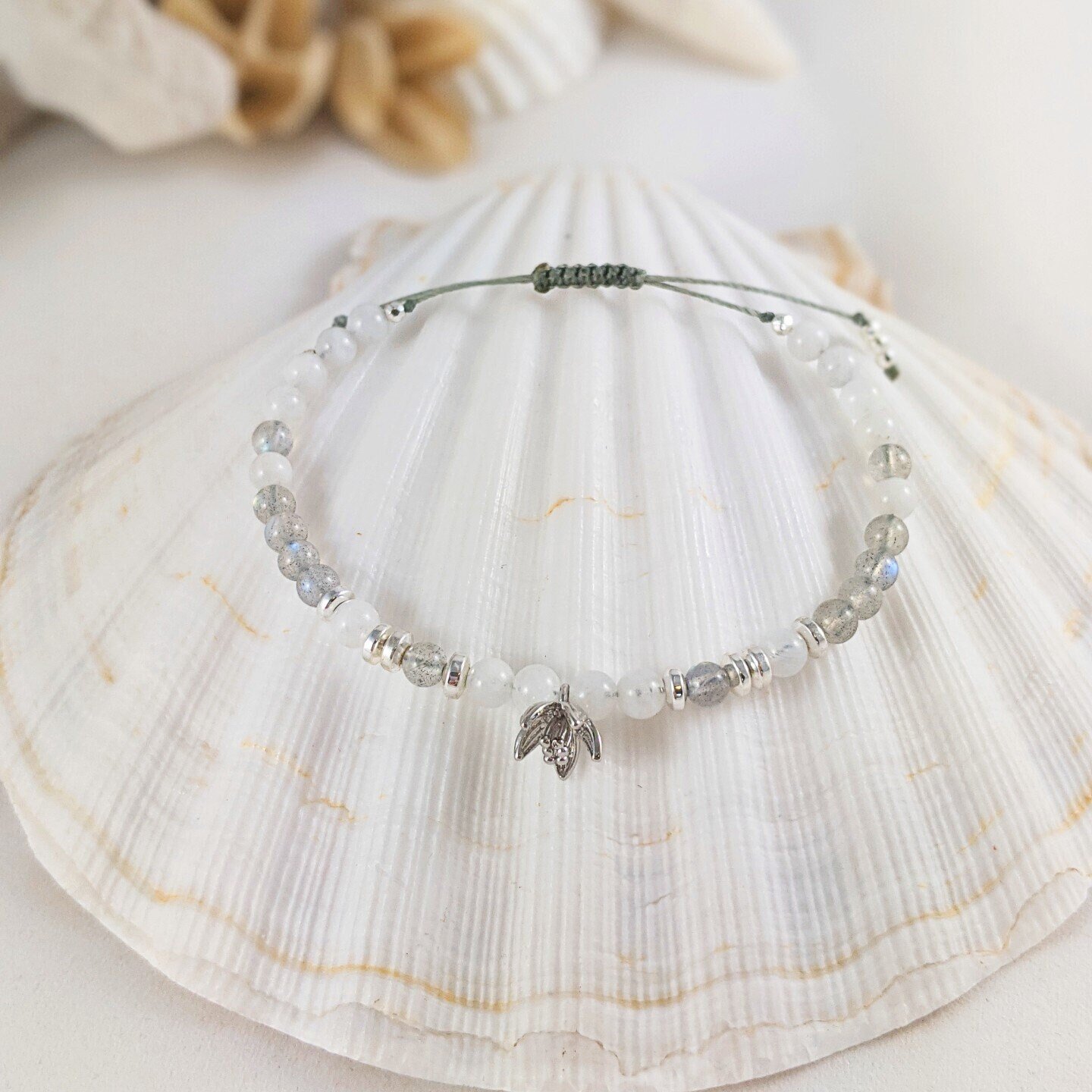 https://i.etsystatic.com/22230889/r/il/c40243/3216593286/il_fullxfull.3216593286_j5tn.jpg