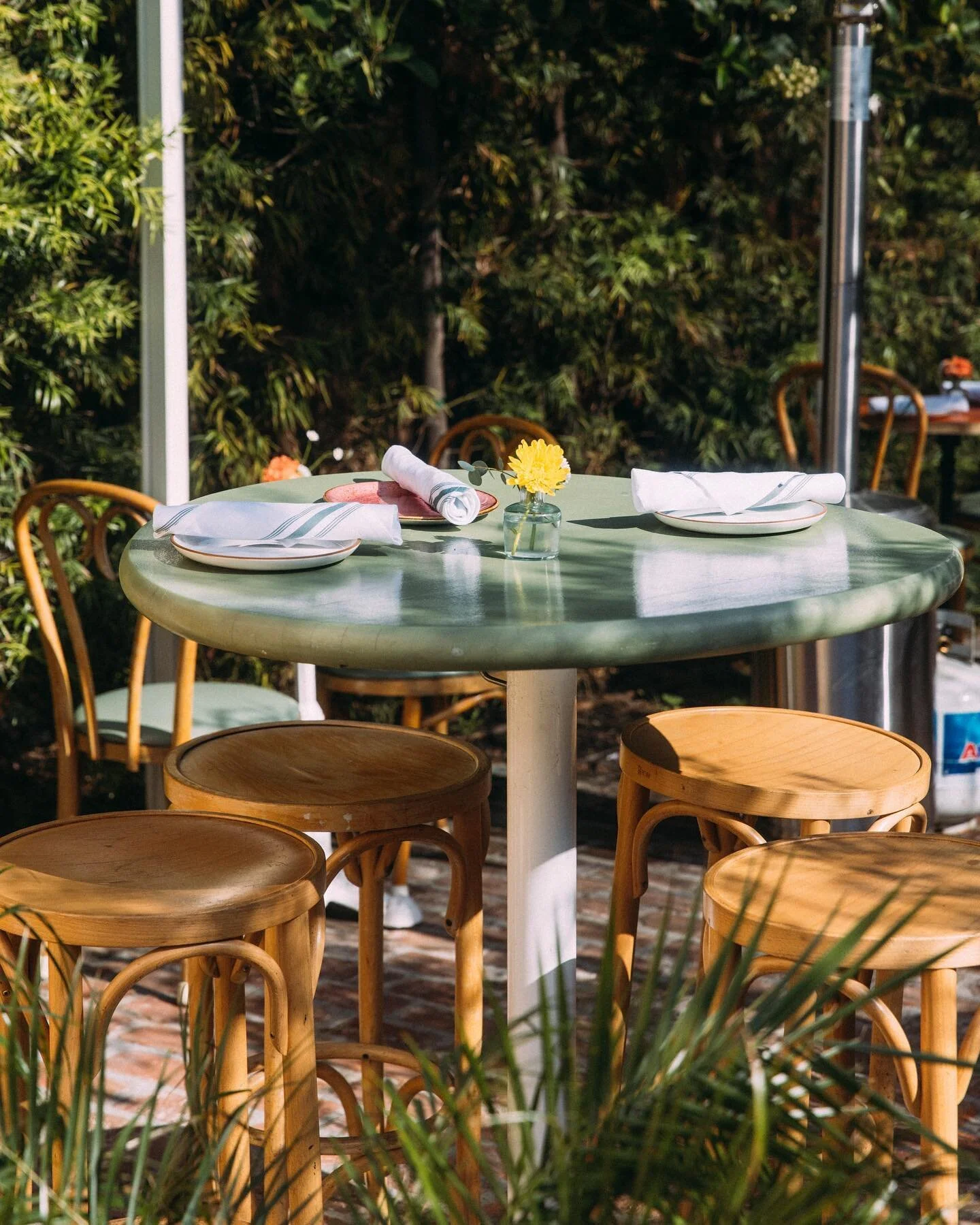 The table is set, see ya at 5pm! #delanonna