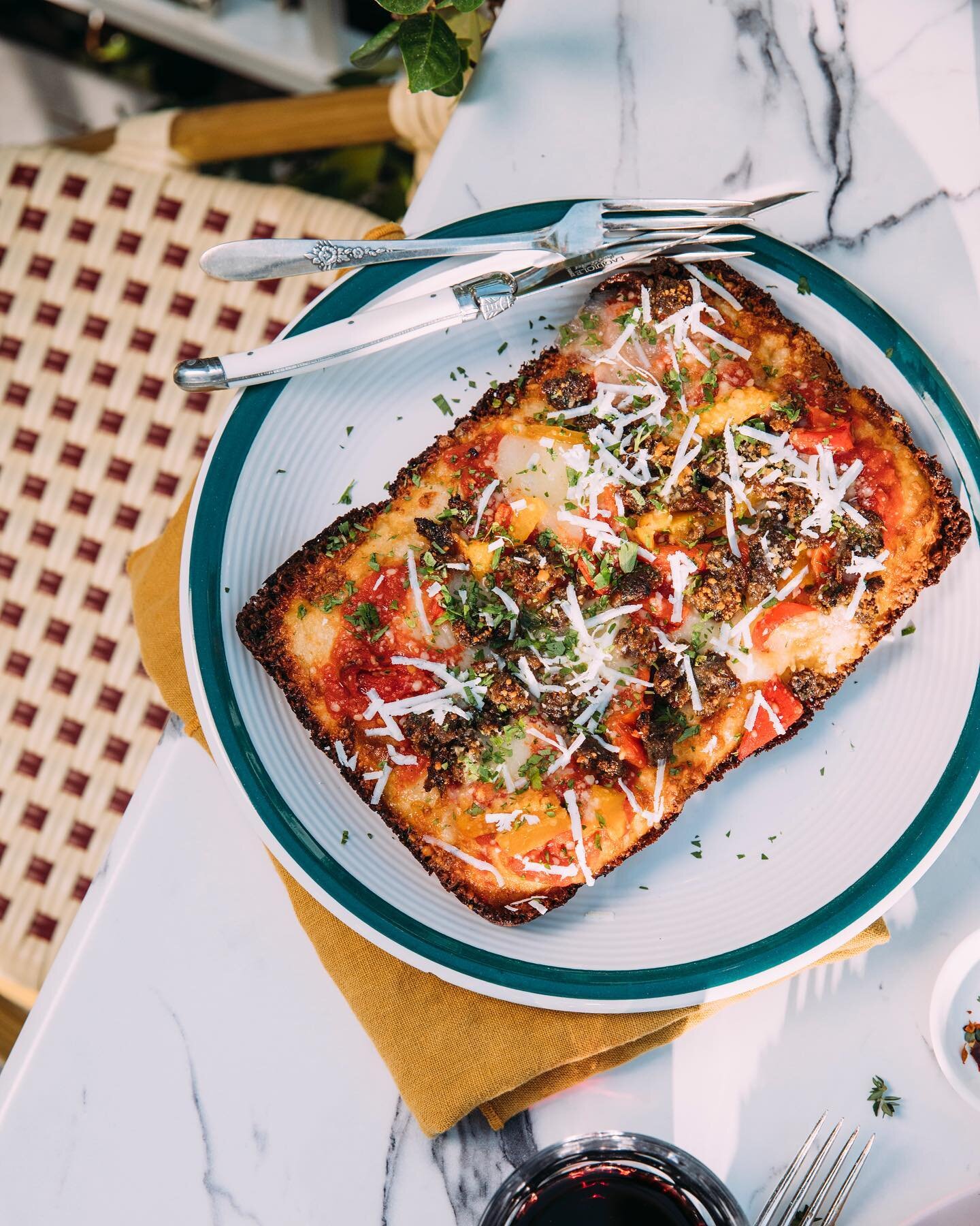 Sausage &amp; Peppers // tomato, oregano, fennel pollen #delanonna #stackthatdough