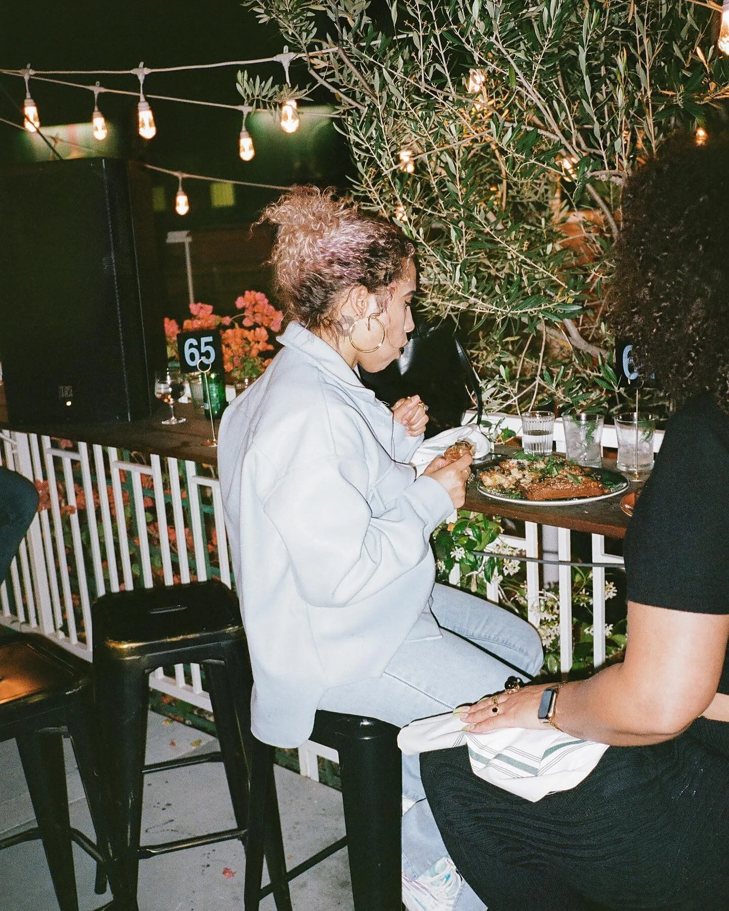 The excitement when the pizza hits the table #delanonna #stalkthatdough
