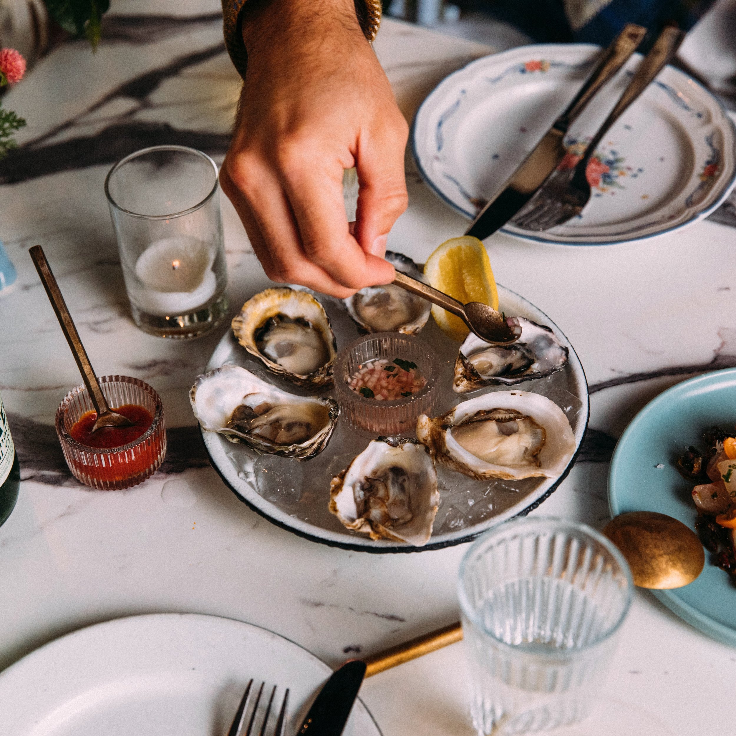 1/2 Dozen Oysters // a mix of east and west coast with our house prosecco mignonette &amp; house made hot sauce #delanonna