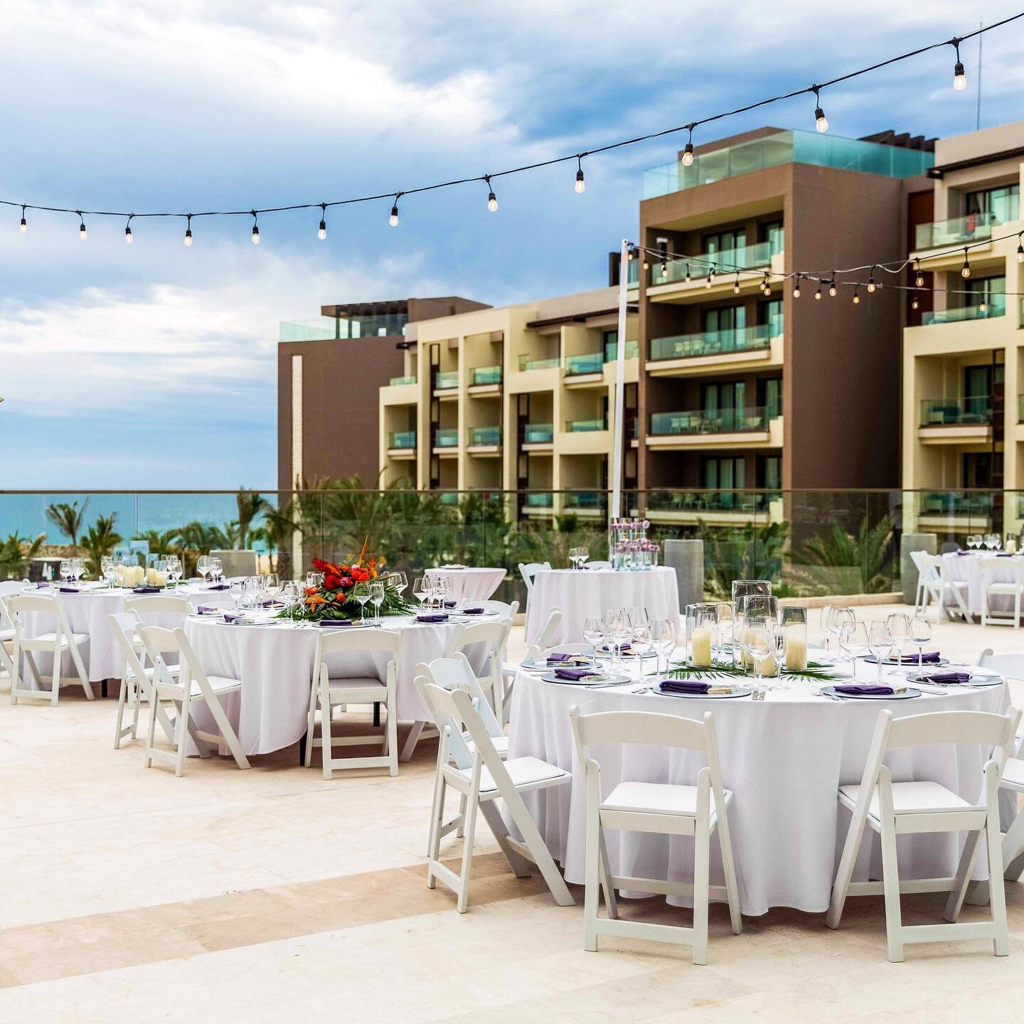 Rooftop reception? Yes, please! 👏🏻👏🏻

One of our favorite #destinationwedding resorts is @hrhloscabos and we love this incredible rooftop reception area!

Want to hear more about weddings at @hrhloscabos? Send us a DM!
.
.
#destinationweddings #m