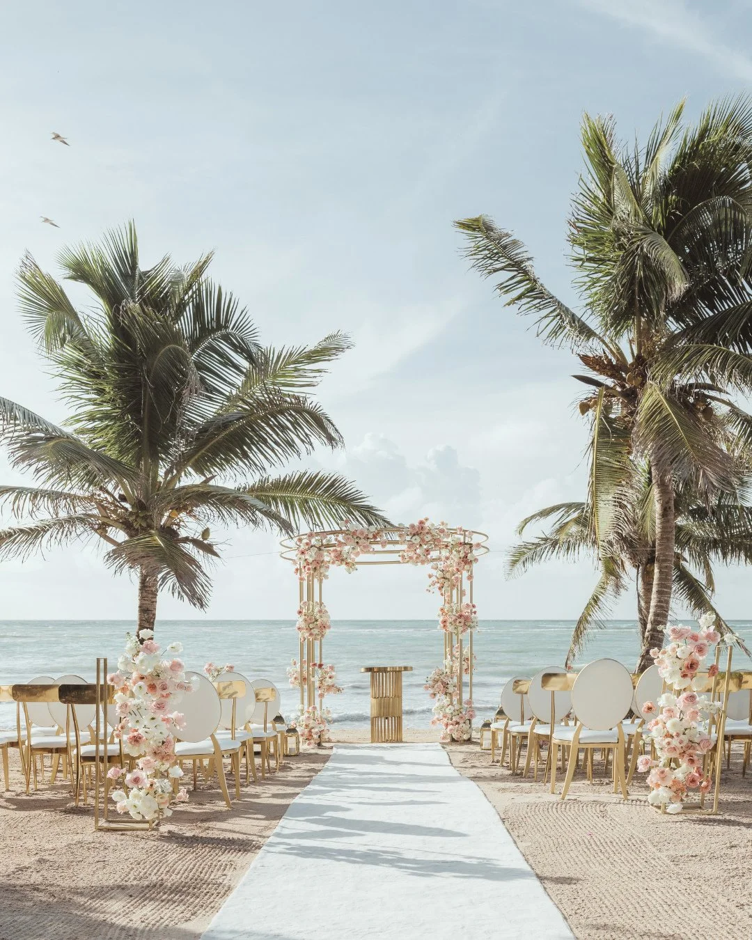 Set on the stunning white beaches of Riviera Maya, UNICO 20&deg;87&deg; immerses guests in the culture of the region, from the locally-inspired cocktails and cuisines to the art in the rooms. Three unique pools and holistic spa and wellness center dr