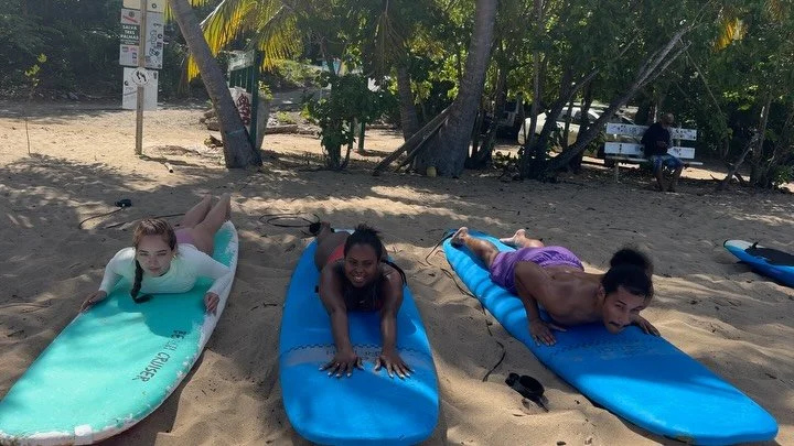 🐳🇵🇷🐢🌴🌴🌴🌊 first time @katmorillo_ @yearg @chloeseaanne @cpannix 📸 #airbnbexperience #puertorico #rinconsurfexperience