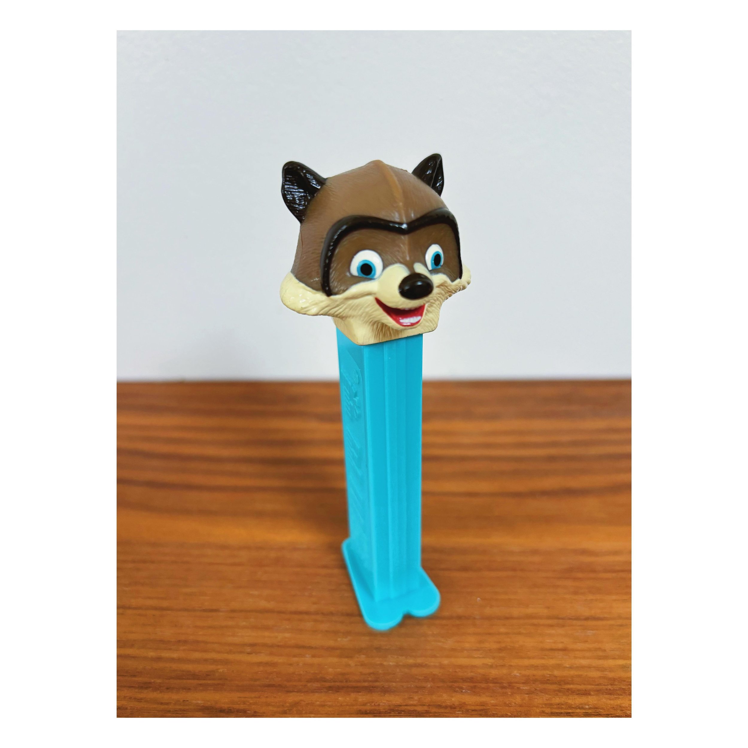 Leader of the pack 🦝
.
.
#pez #pezdispenser #candy #rj #overthehedge