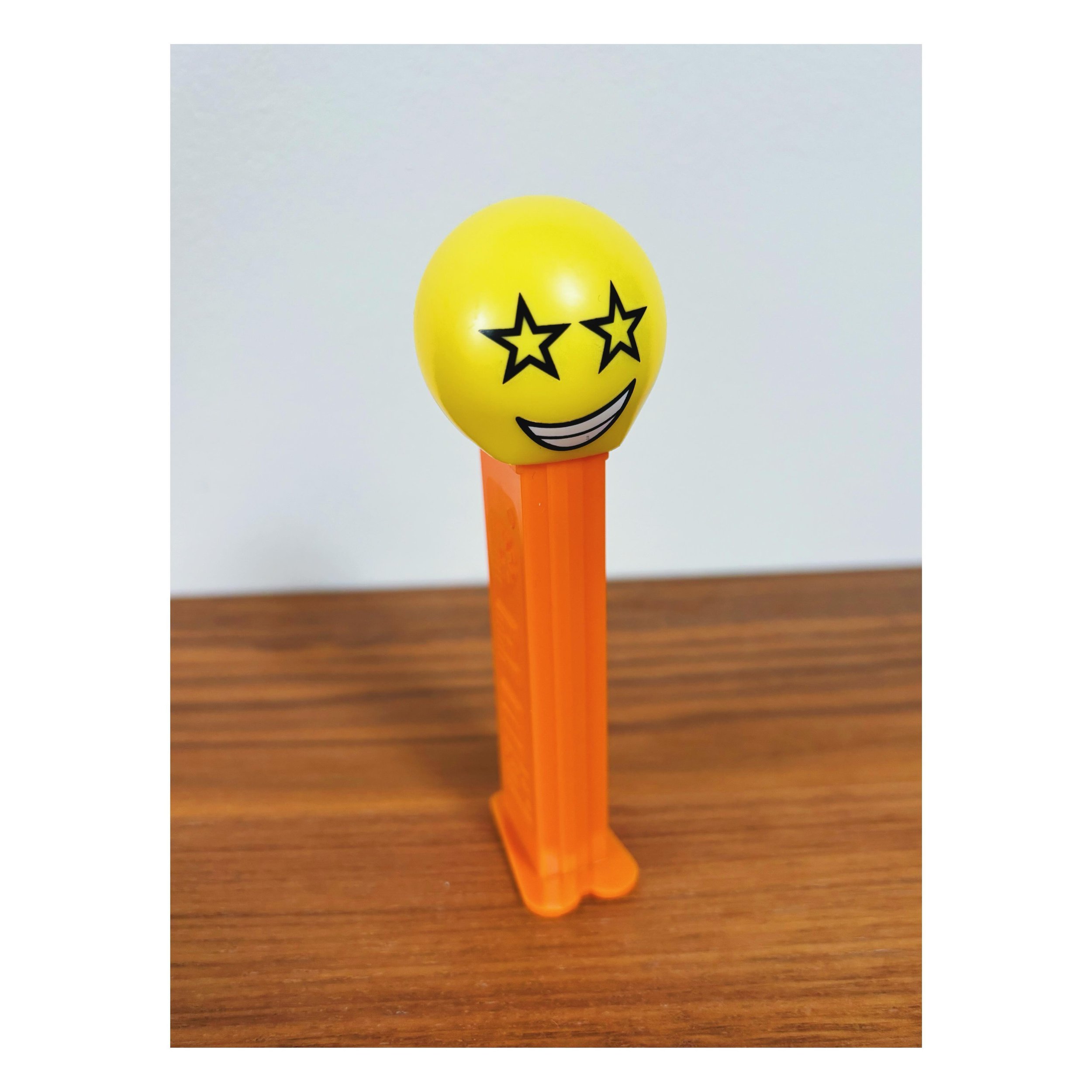 Starry-eyed 🤩
.
.
#pez #pezdispenser #candy #emoji