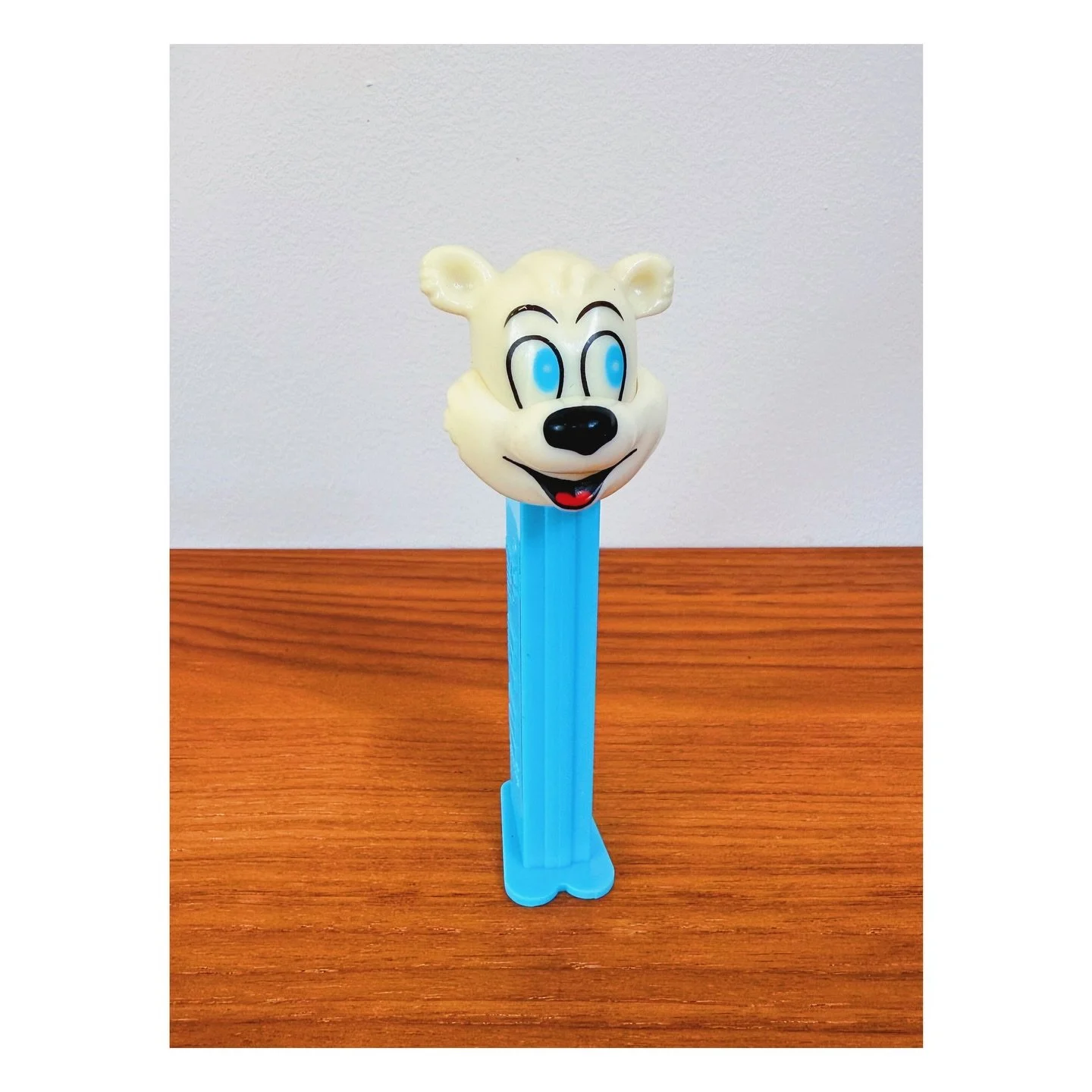 Polar bear express 🐻&zwj;❄️
.
.
#pez #pezdispenser #candy #polarbear