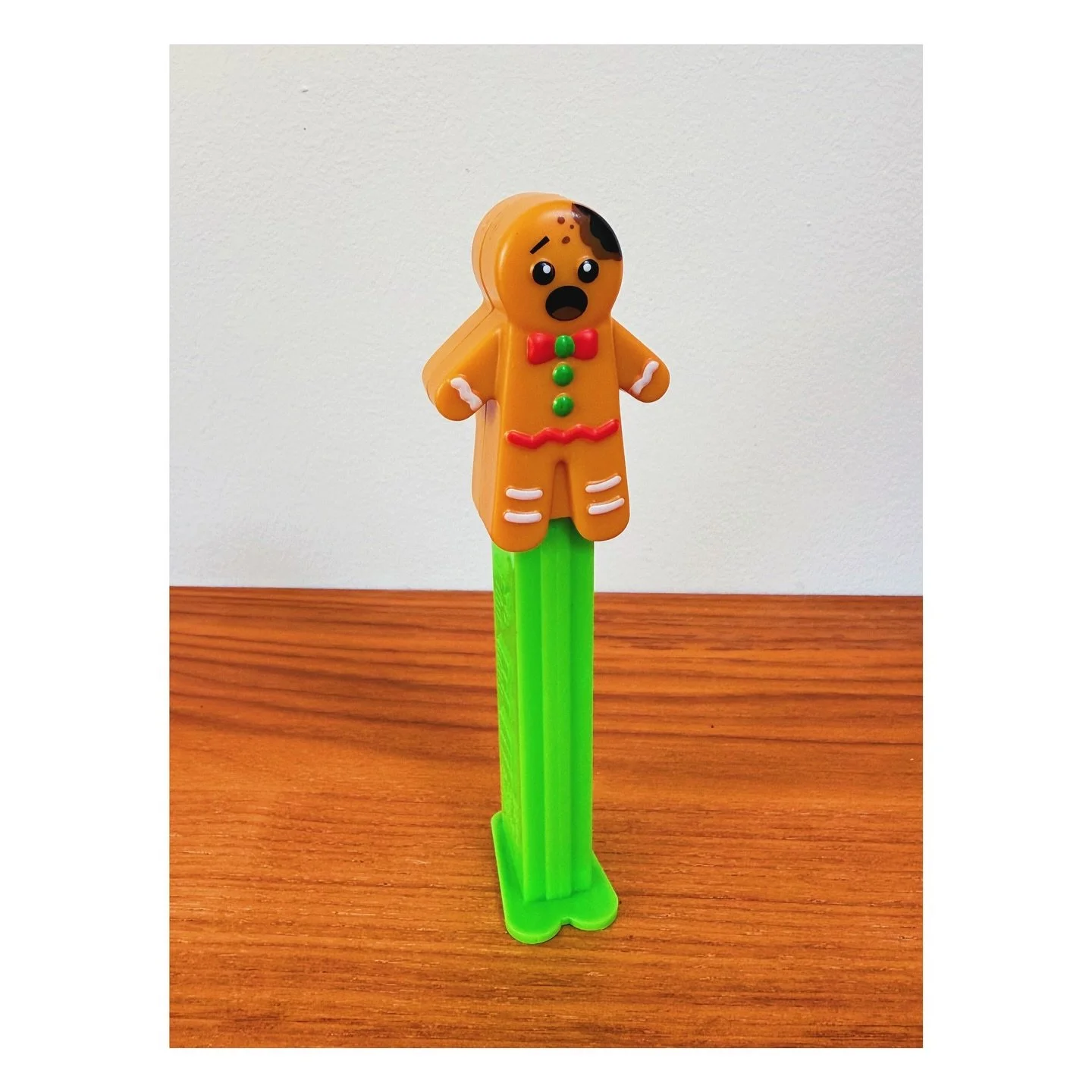 Not the gumdrop buttons! 🍪
.
.
#pez #pezdispenser #candy #gingerbread