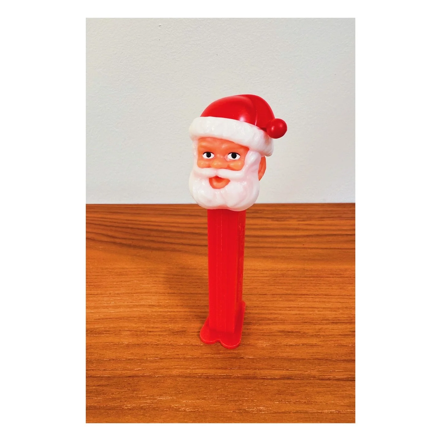 The red and white man himself 🎅🏻
.
.
#pez #pezdispenser #candy #santa