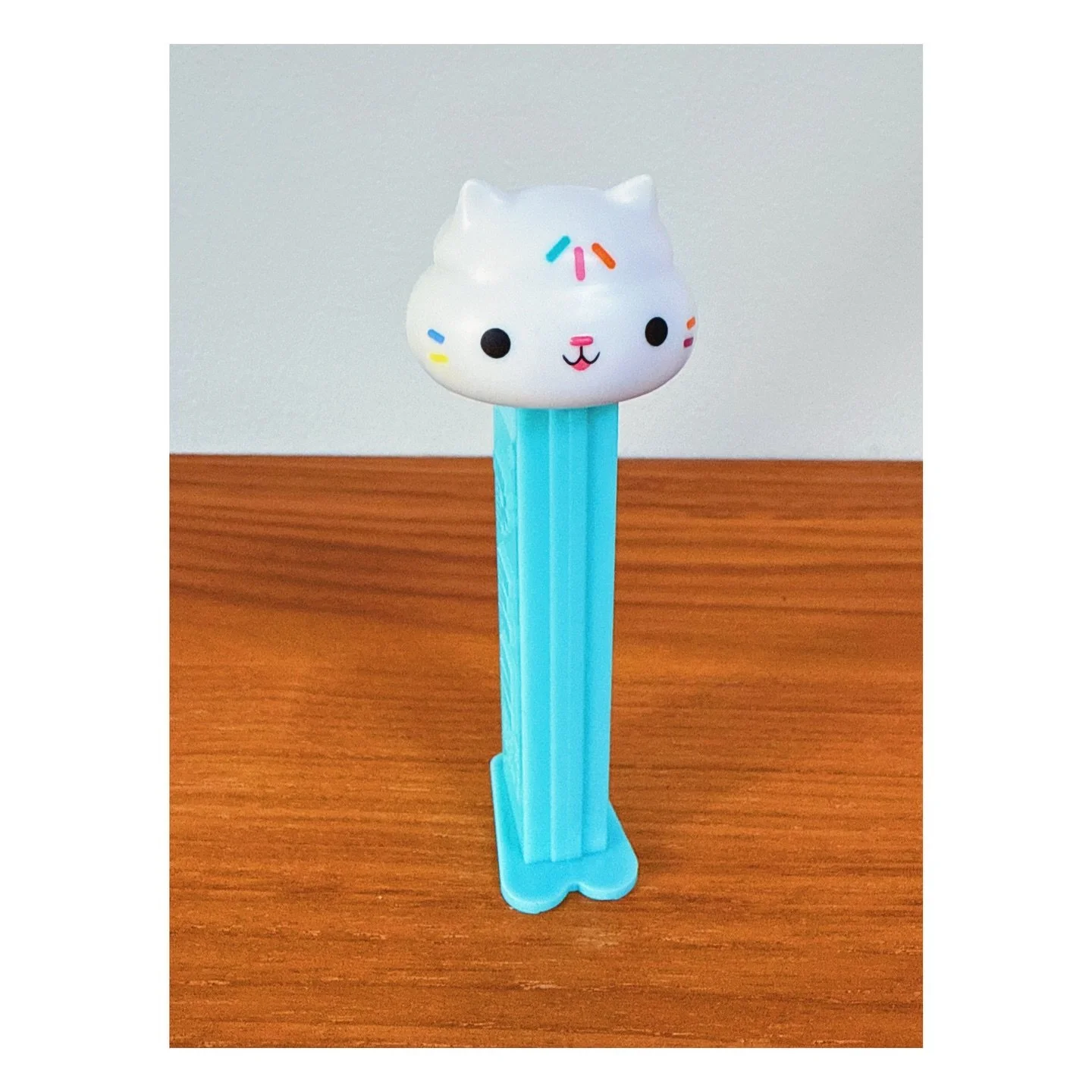 Let them eat cake 🍰
.
.
#pez #pezdispenser #candy #gabbysdollhouse #cakeycat