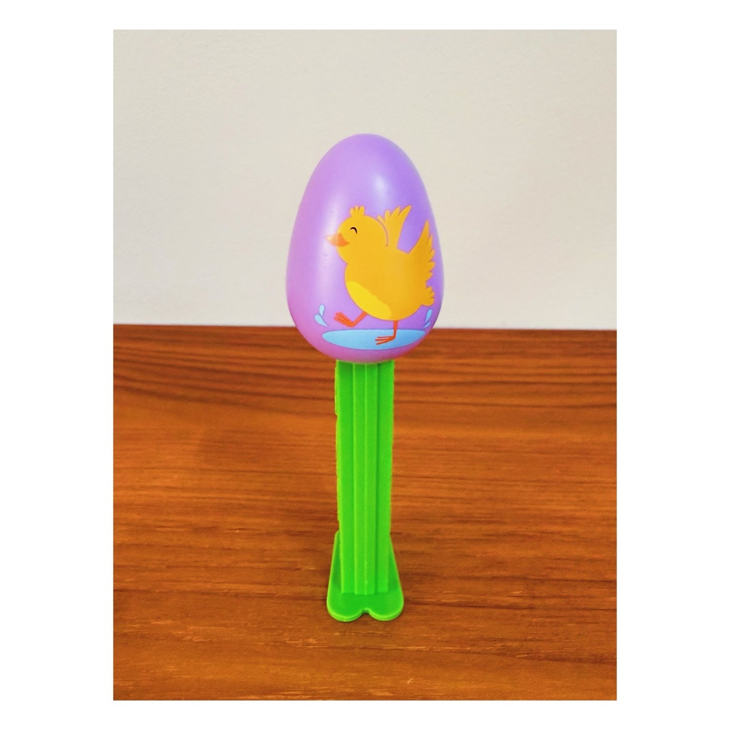 Walking on water 💦
.
.
#pez #pezdispenser #candy #egg