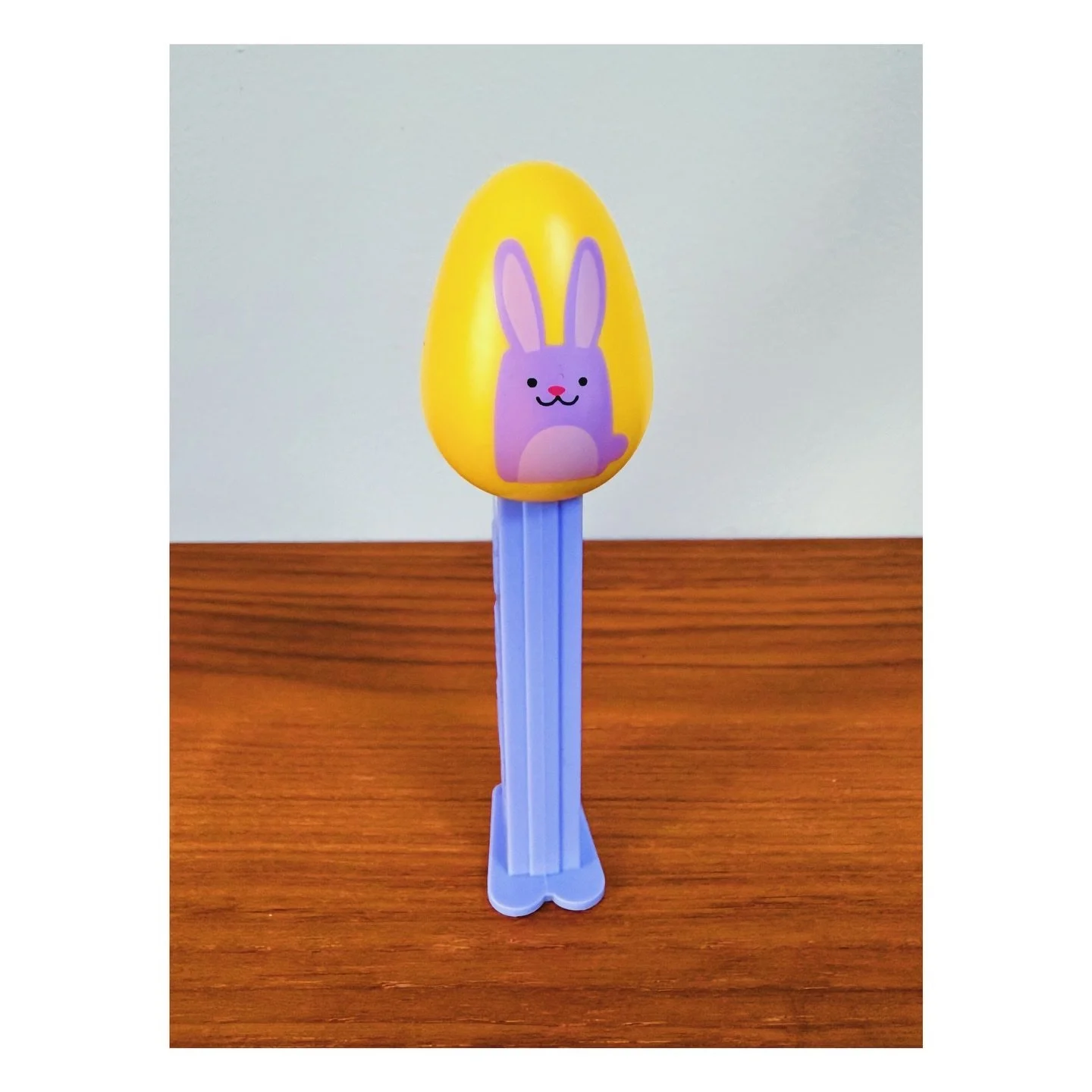 Hippity hop 🐰
.
.
#pez #pezdispenser #candy #egg