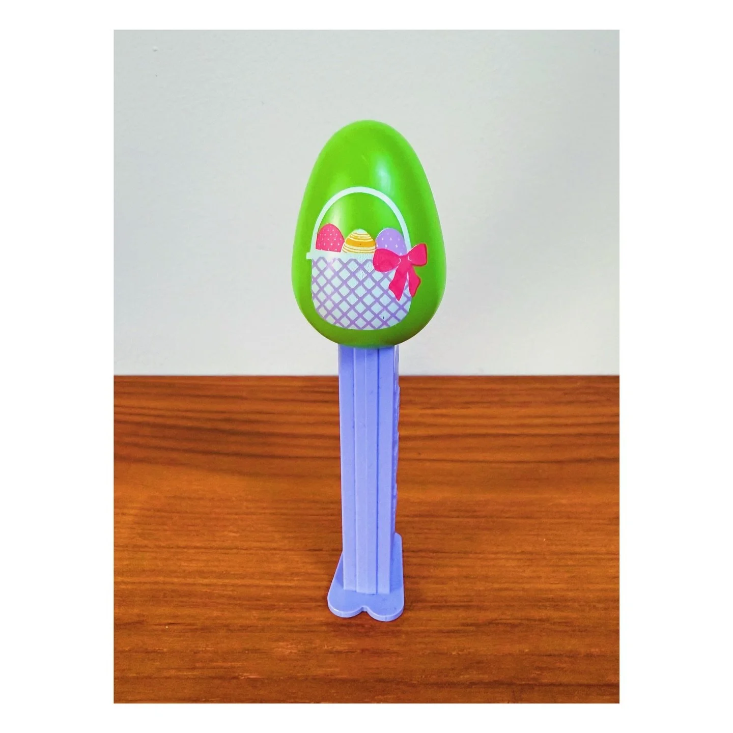 A basket full of goodies 🎀
.
.
#pez #pezdispenser #candy #egg