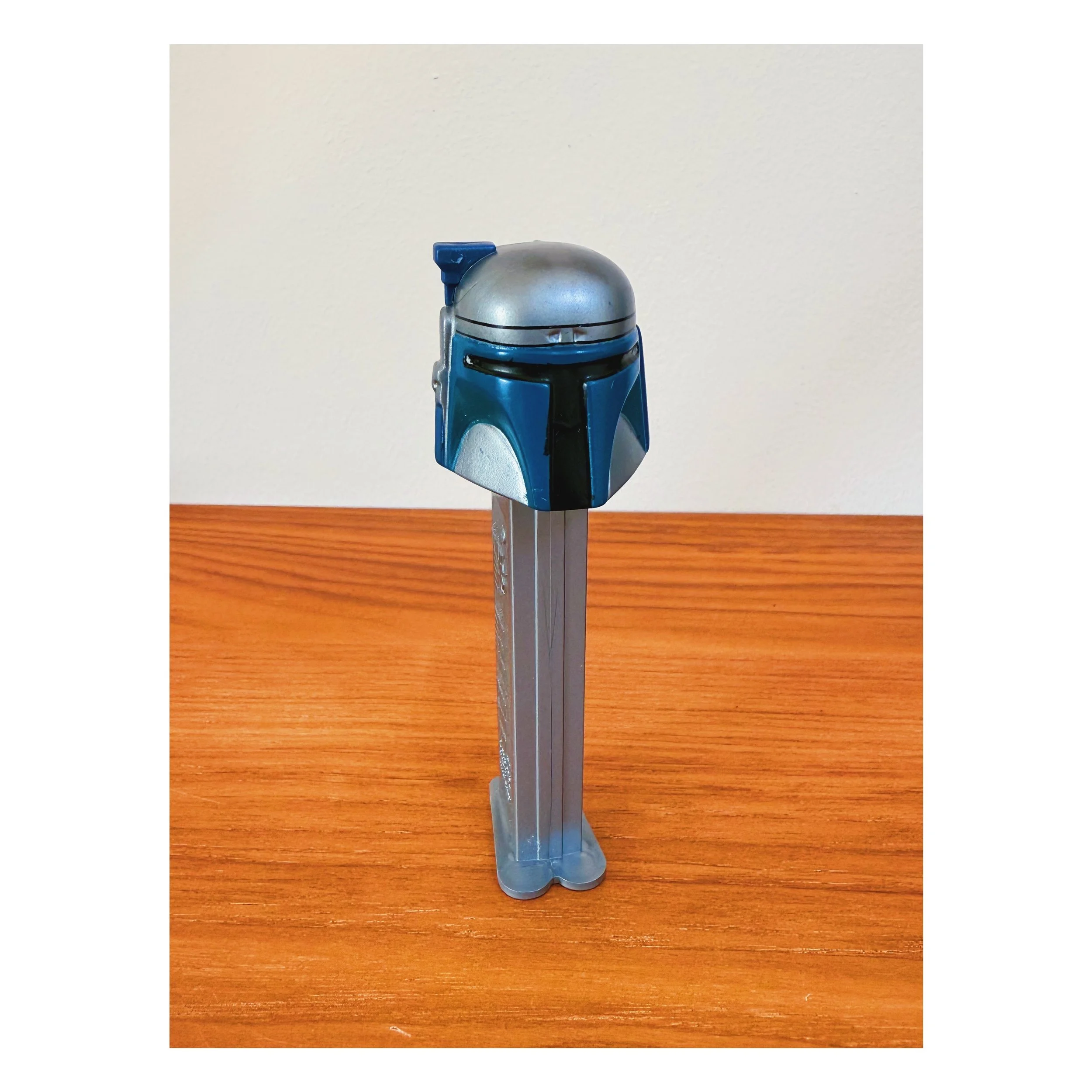 Just trying to make my way in the universe 🪐
.
.
#pez #pezdispenser #candy #starwars #jangofett