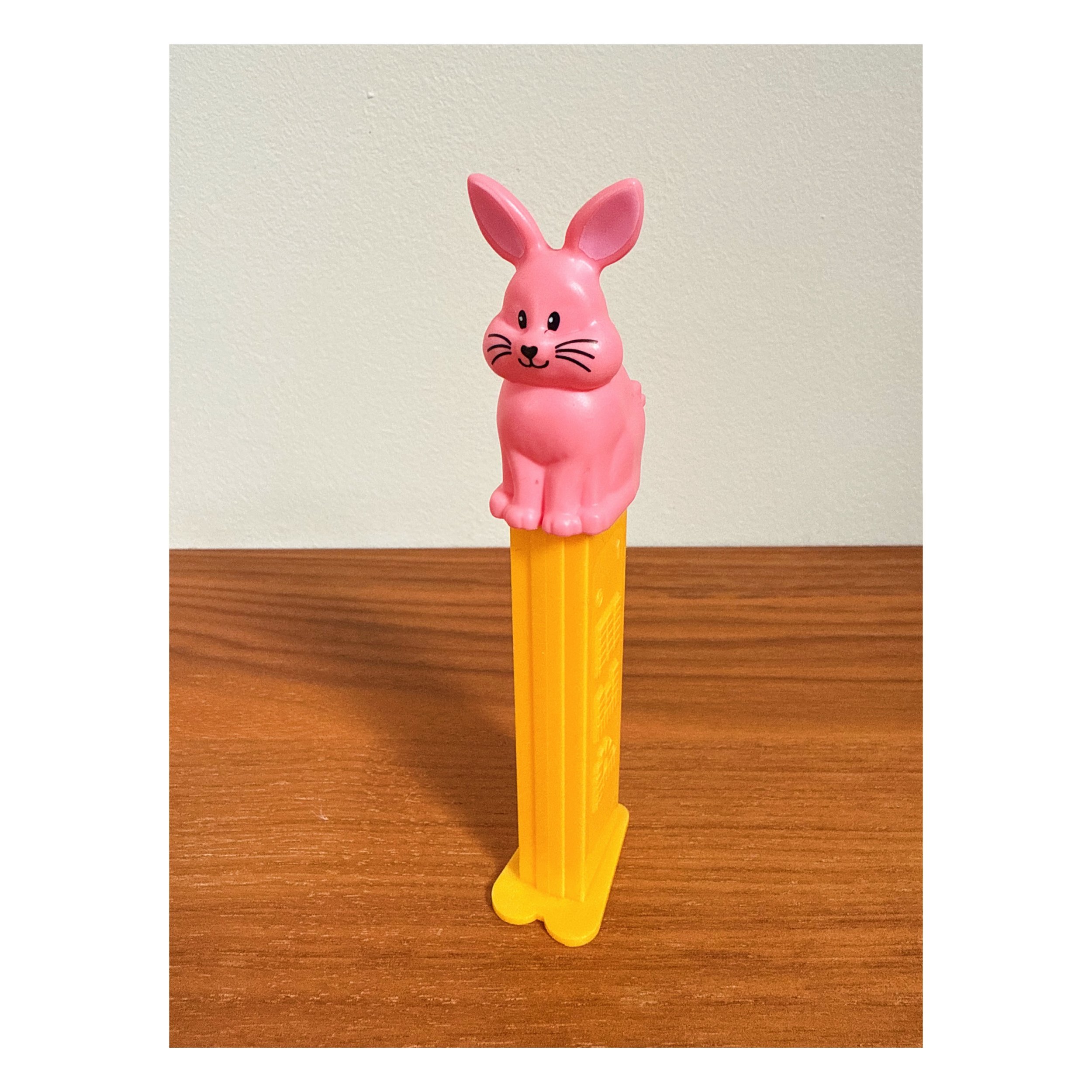 Sitting pink 🩷
.
.
#pez #pezdispenser #candy #bunny