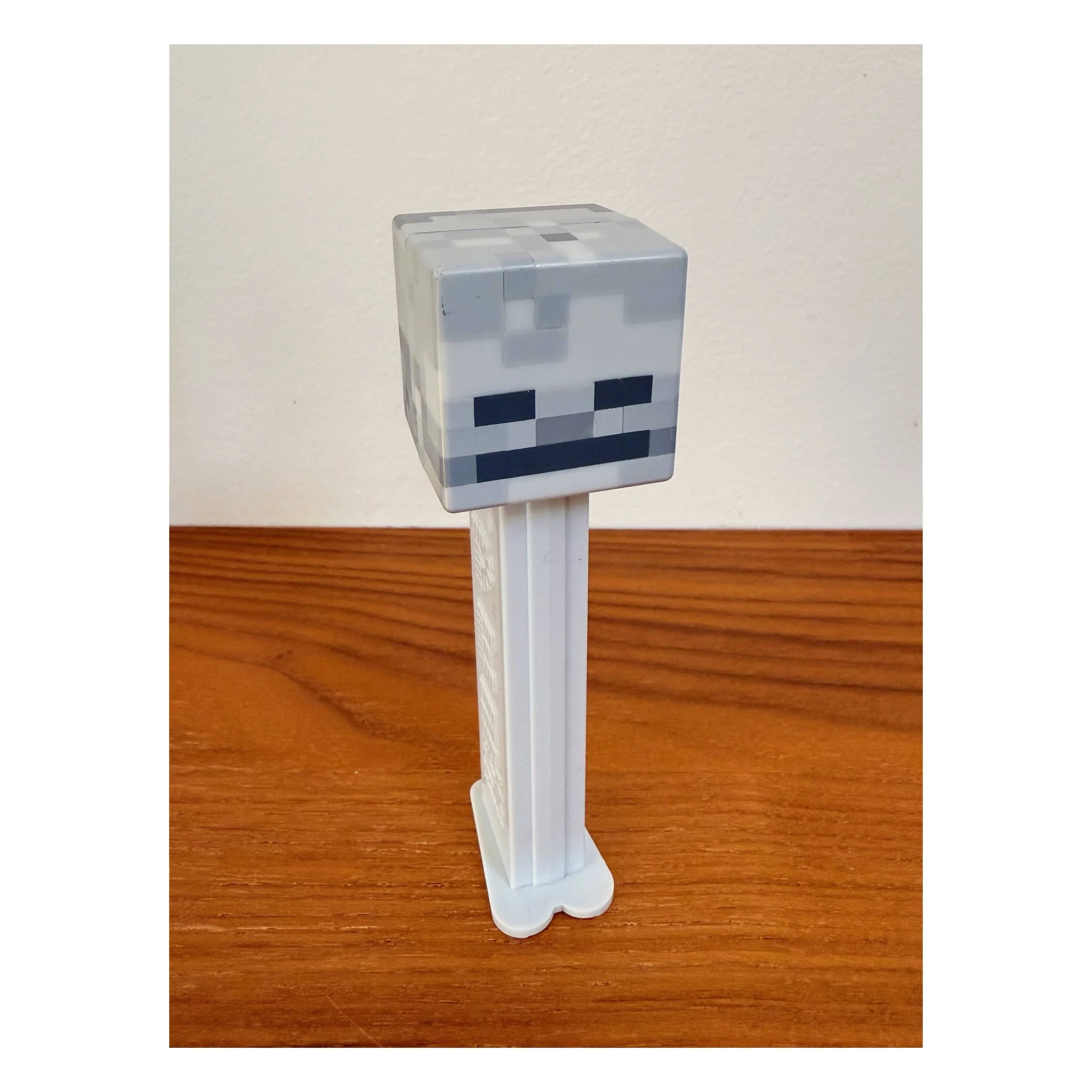 Mr. Skelebobs 💀
.
.
#pez #pezdispenser #candy #minecraft #skeleton
