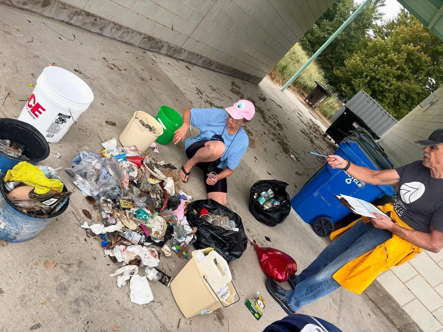 We were out at 71st St Beach yesterday picking up trash! 🏖️🗑️ 

We collected 120lbs of refuse&mdash;huge thanks to everyone who joined us 🙌