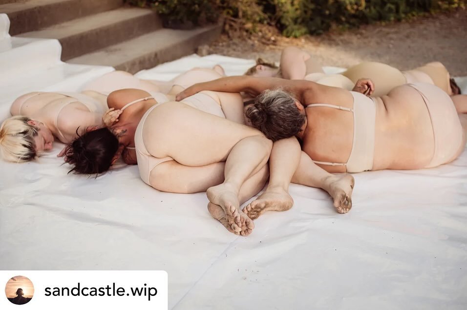 This was what we did last night at the Holburne Museum.
It was physically, mentally and emotionally intense and exhausting - it was also completely amazing and I feel honoured to have been included in this performance by Gudrun Franz @gudroen 
These 