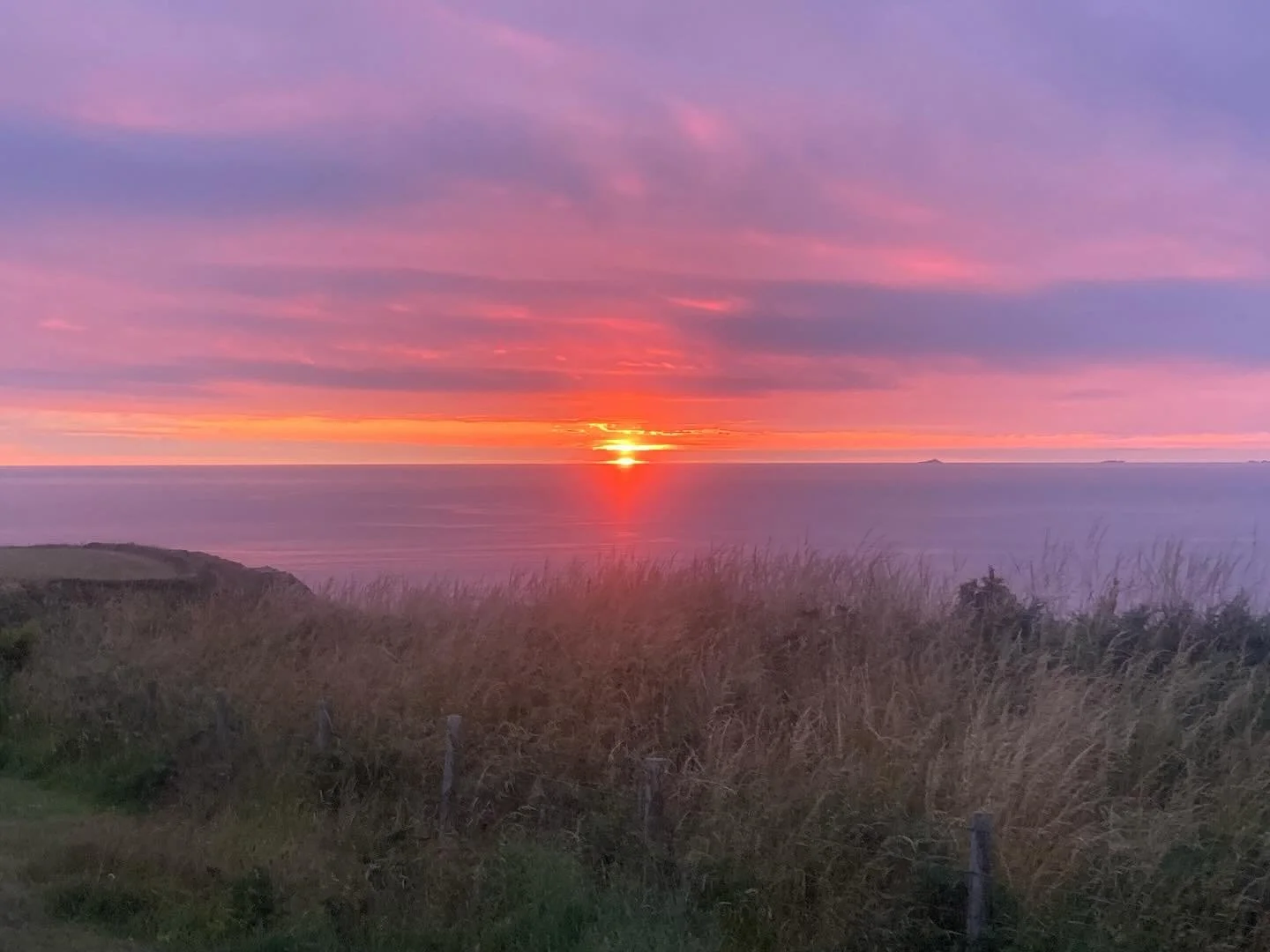 I&rsquo;m away, watching birds, sunsets and the sea 🌅 

#sunset #pembrokeshire #birdwatching