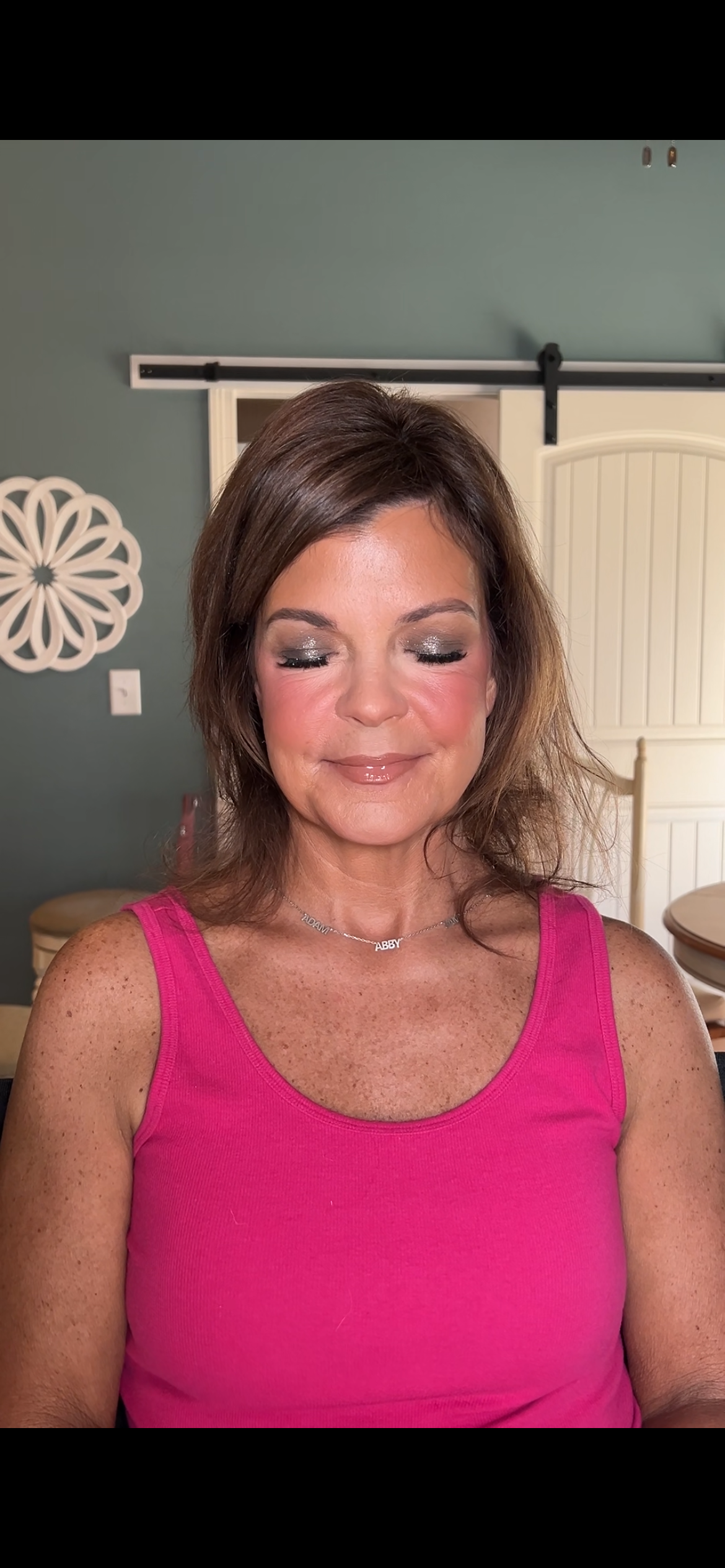 hot mom looking down.PNG