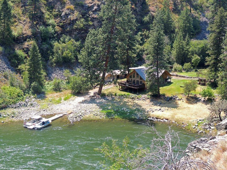 Salmon-River-Lodge-Resort-22.jpg