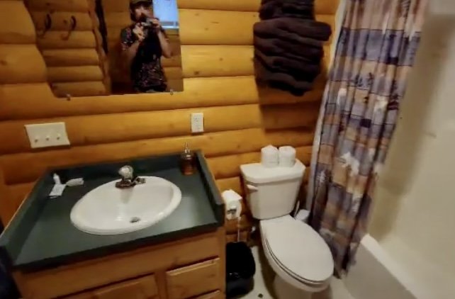 cabin bathroom.jpg