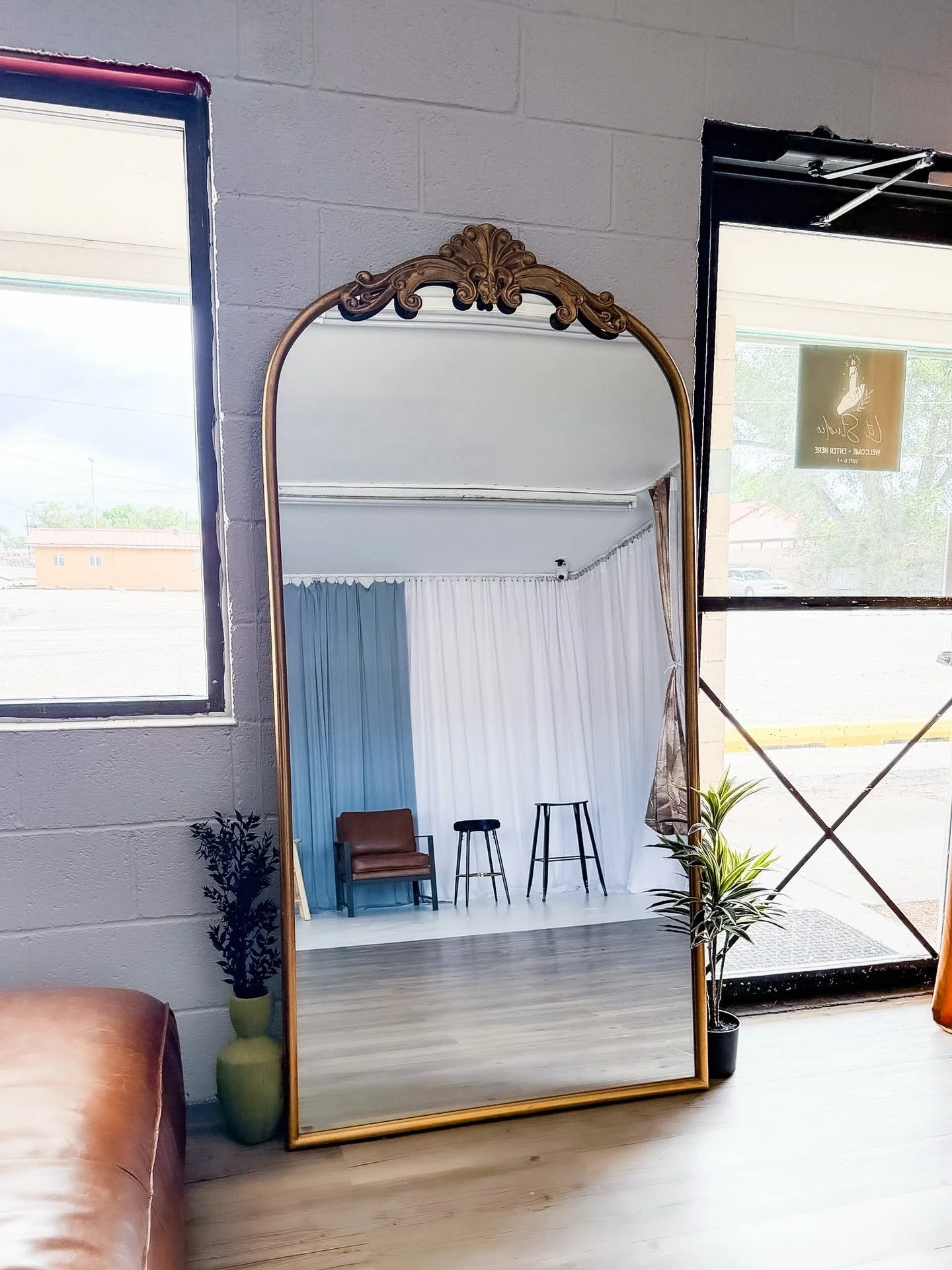 Come spend your afternoon in the studio. It is  peaceful, and the natural light that comes in when all the curtains are open makes the space feel cozy &amp; inviting 🤍

Since summer brings the heat come in and enjoy a cooling space to shoot! 

#nmst