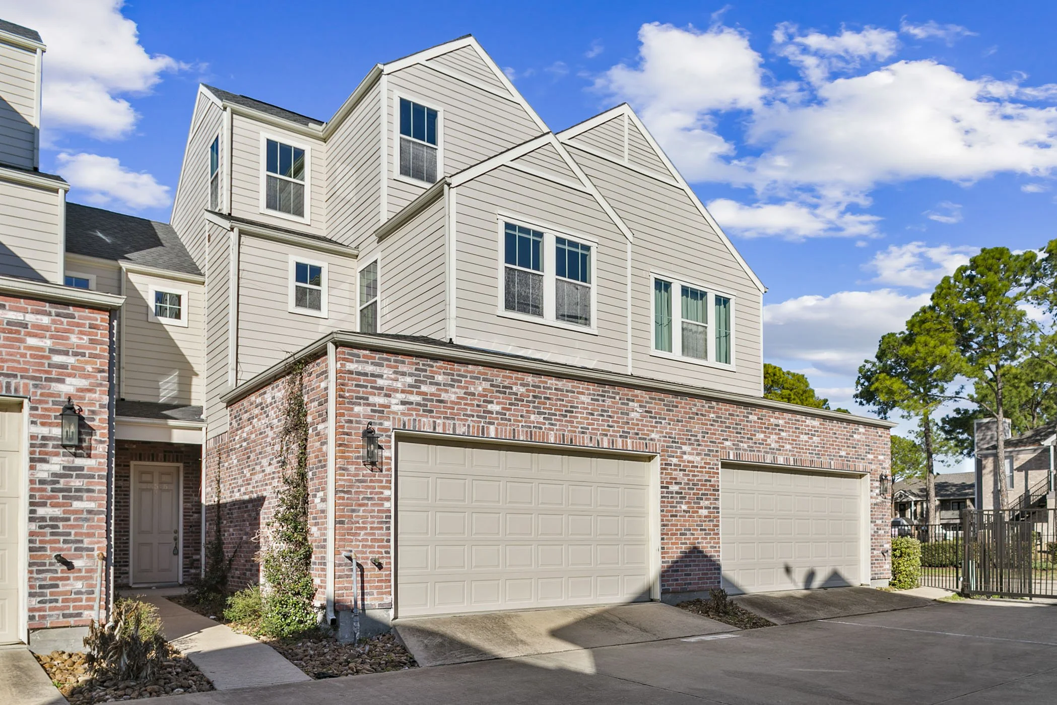 12585 Piping Rock Dr-01.JPG