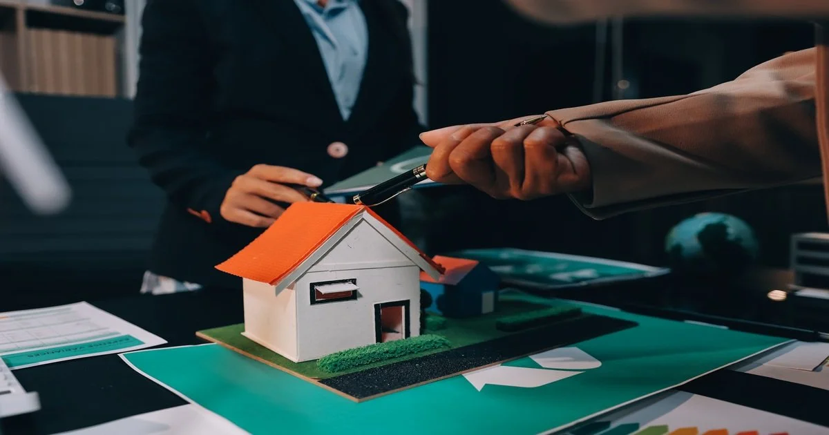 two-instructors-are-talking-about-their-homeownership-education-workshop