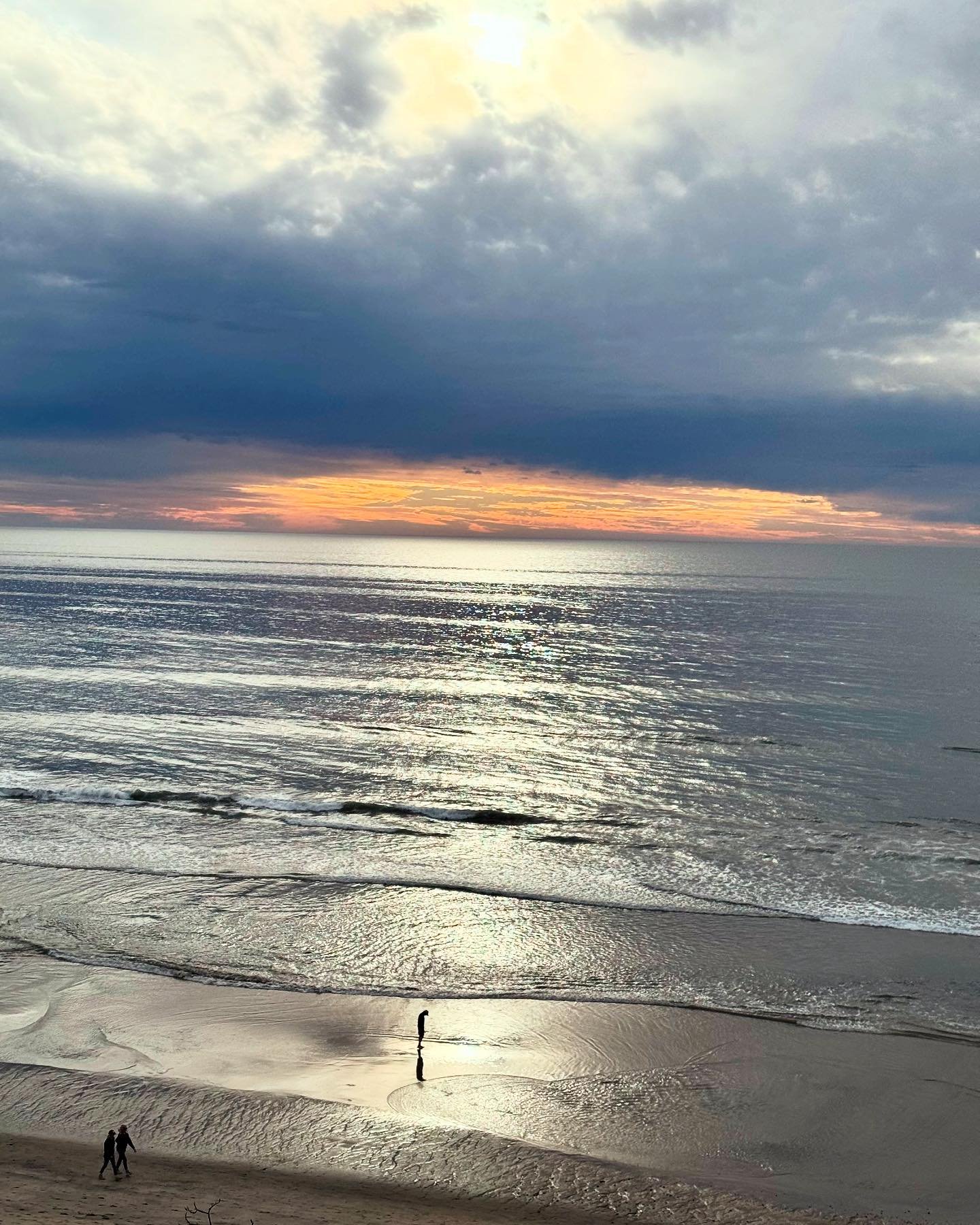 A beautiful day with my sister, @gail1803, and my nieces.
Felt so good to be by the ocean  and the amazing nature that California offers.

#homesweethome #california #californiabeaches #encinitas #family #sisters #familytime #thanksgiving