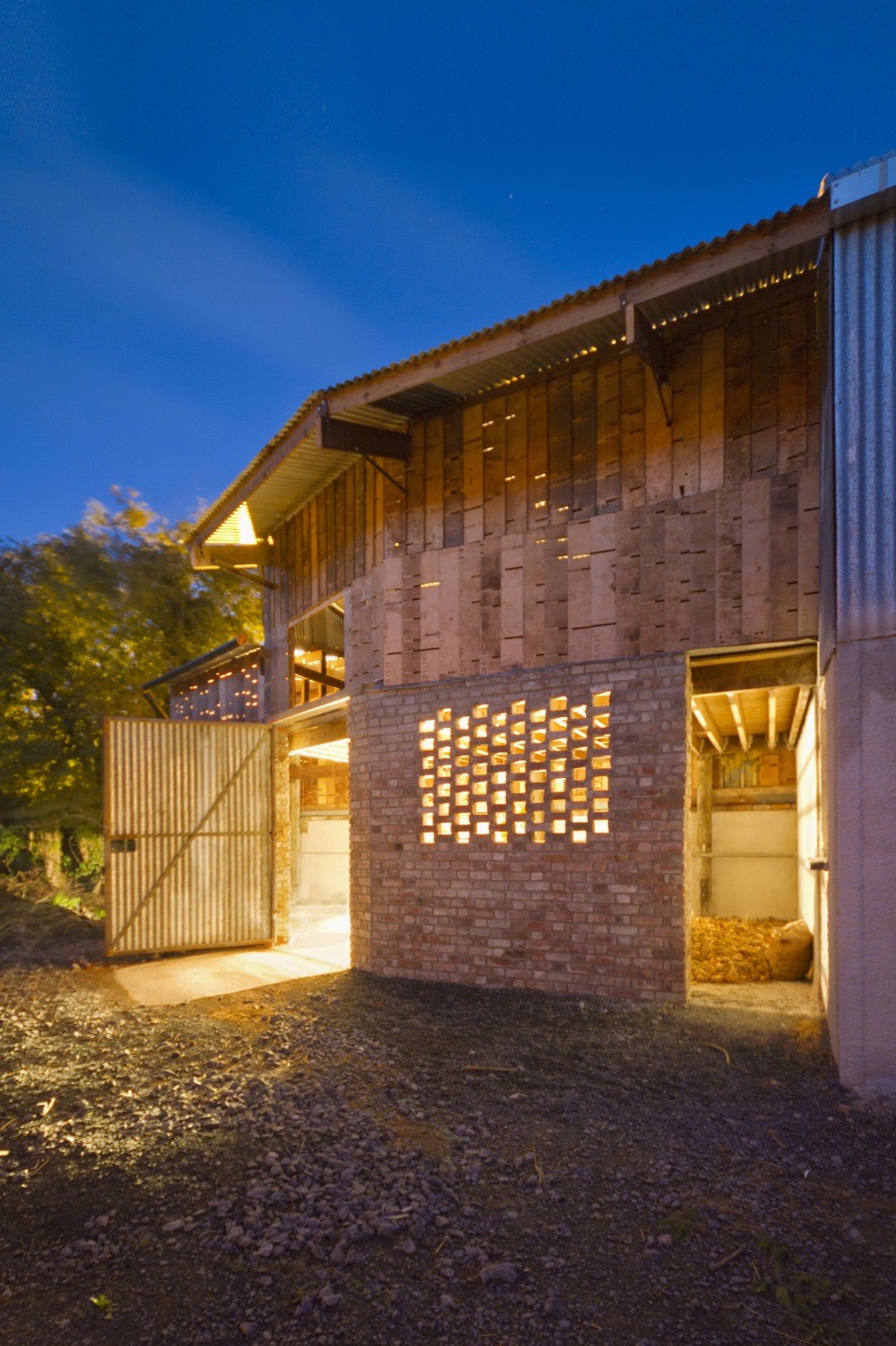 Cowshed__design_and_build_workshops_led_by_Cowshed_Collective._Image_by_Ste_Murray_(7).jpg