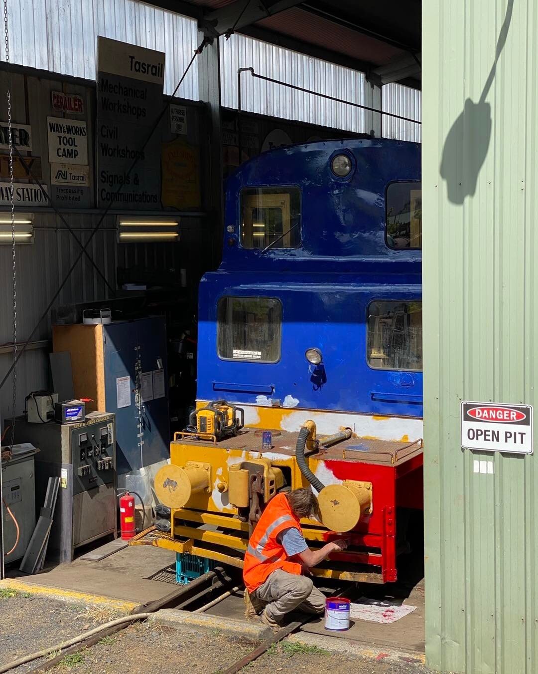 Lots of activity around the workshop last week with our volunteers always keeping busy. For example George worked on cleaning up X18&rsquo;s battery boxes, Tom continued painting EBR no. 21, and Damien and Greg removed a bogie from one of our flat wa