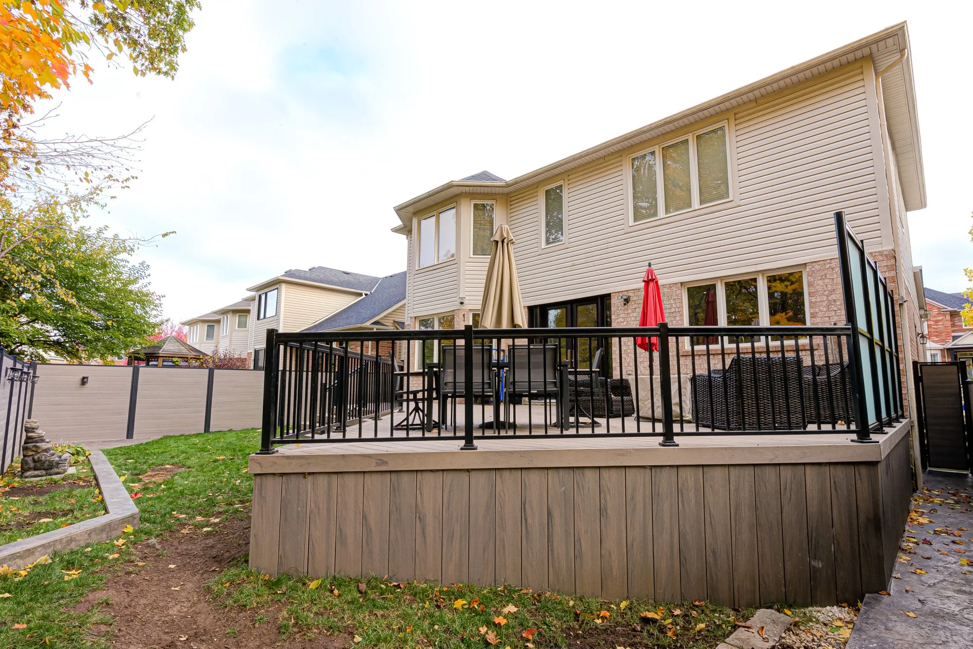 064-64-111 Glazebrook Cres-Spark Studios Photography Inc.jpg