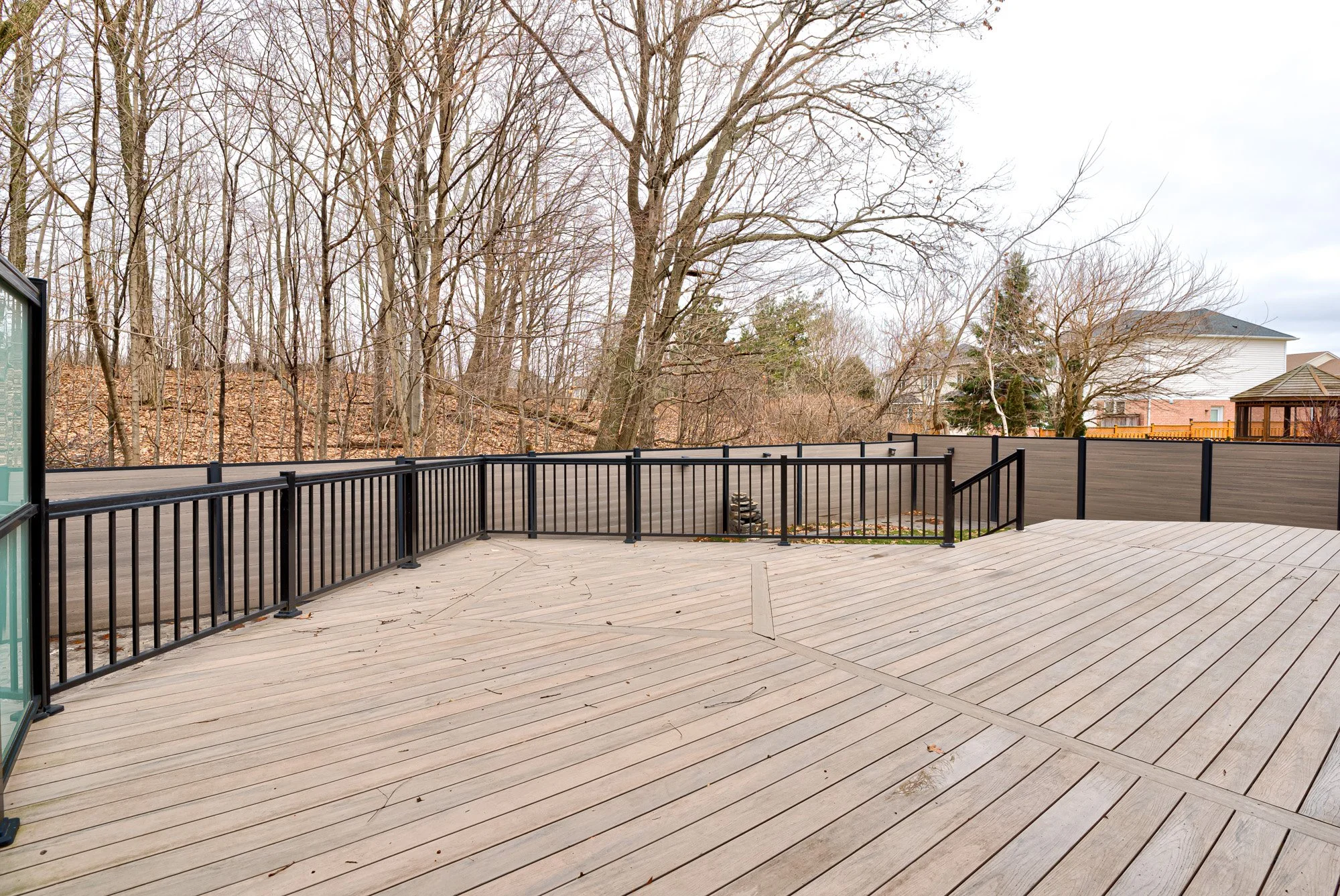 069-69-111 Glazebrook Cres-Spark Studios Photography Inc.jpg