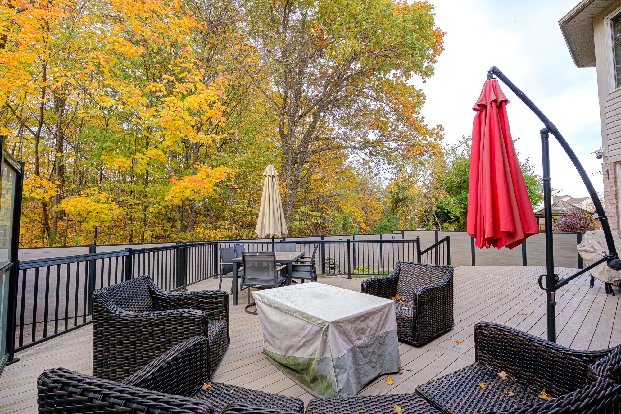 070-70-111 Glazebrook Cres-Spark Studios Photography Inc.jpg